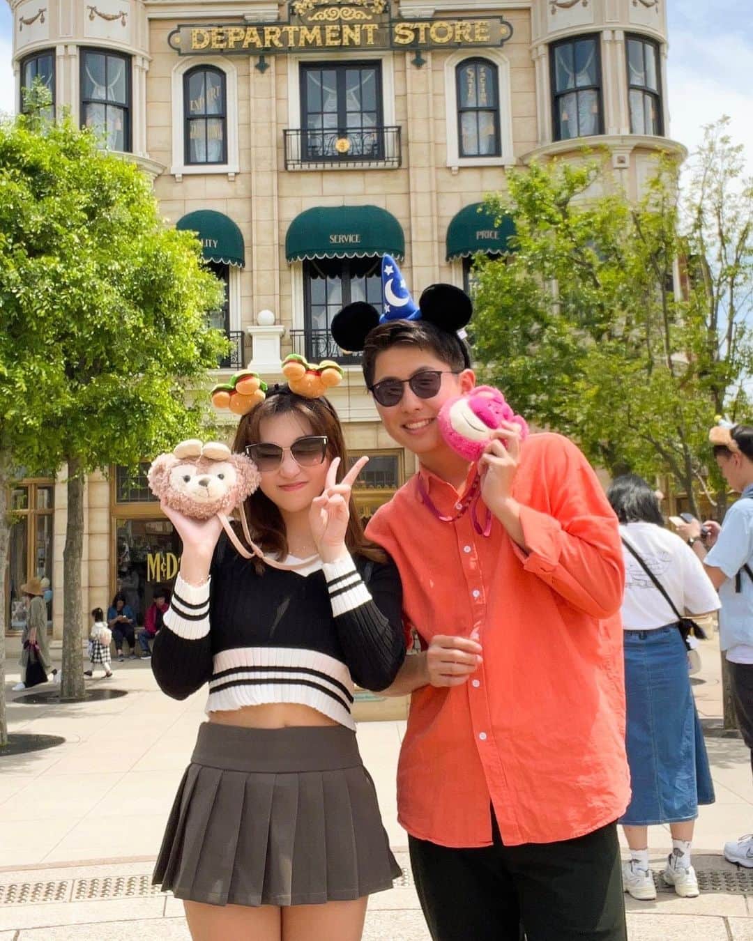 のインスタグラム：「thank you bang @jehianps for the disney tickets 👸🏻!」