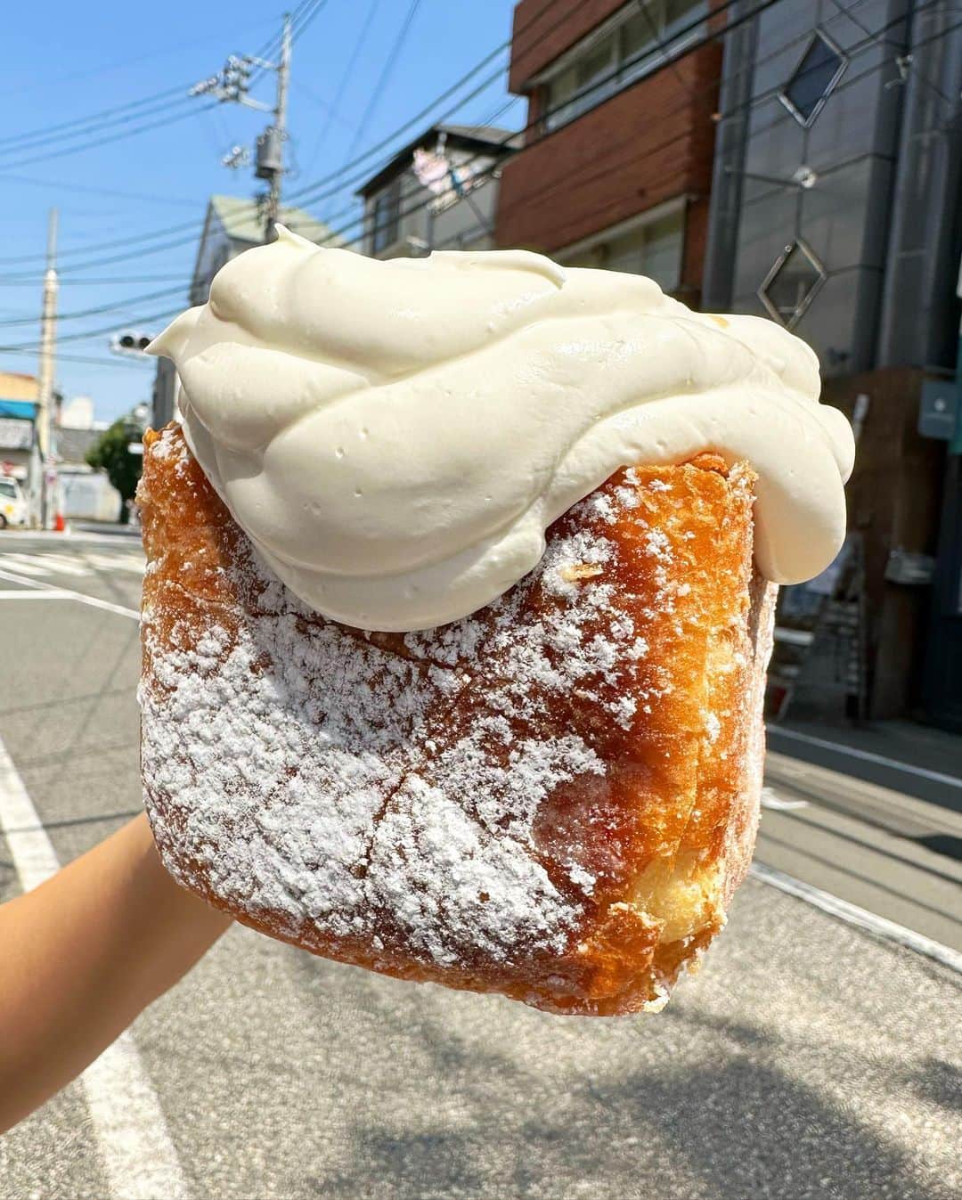 Coffee & Toast Tokyoさんのインスタグラム写真 - (Coffee & Toast TokyoInstagram)「"とろとろ" ホイップ揚げぱん‼︎ 🤍🤍🤍🤍🤍🤍🤍🤍🤍  "Good creamy donut are a considerable part of our domestic happiness.   サクッと揚げたパンにたっぷりのホイップクリーム。仕上げに優しい味わいメープルシロップ！  たまらんです😋😋😋  . . . . #ホイップ揚げぱん #揚げパン  #ホイップクリーム  #cream  #creamy #whippedcream  #donuts  #friedbread  #メープルシロップ  #maplesyrup   #三軒茶屋ランチ  #世田谷線カフェ  #パンスタグラム  #東京カフェ  #三軒茶屋カフェ #三軒茶屋  #パン #三茶カフェ  #三茶 #田園都市線カフェ #コーヒーアンドトースト  #coffeeandtoast #foodie  #foodiegram」5月25日 14時44分 - coffeetoast2