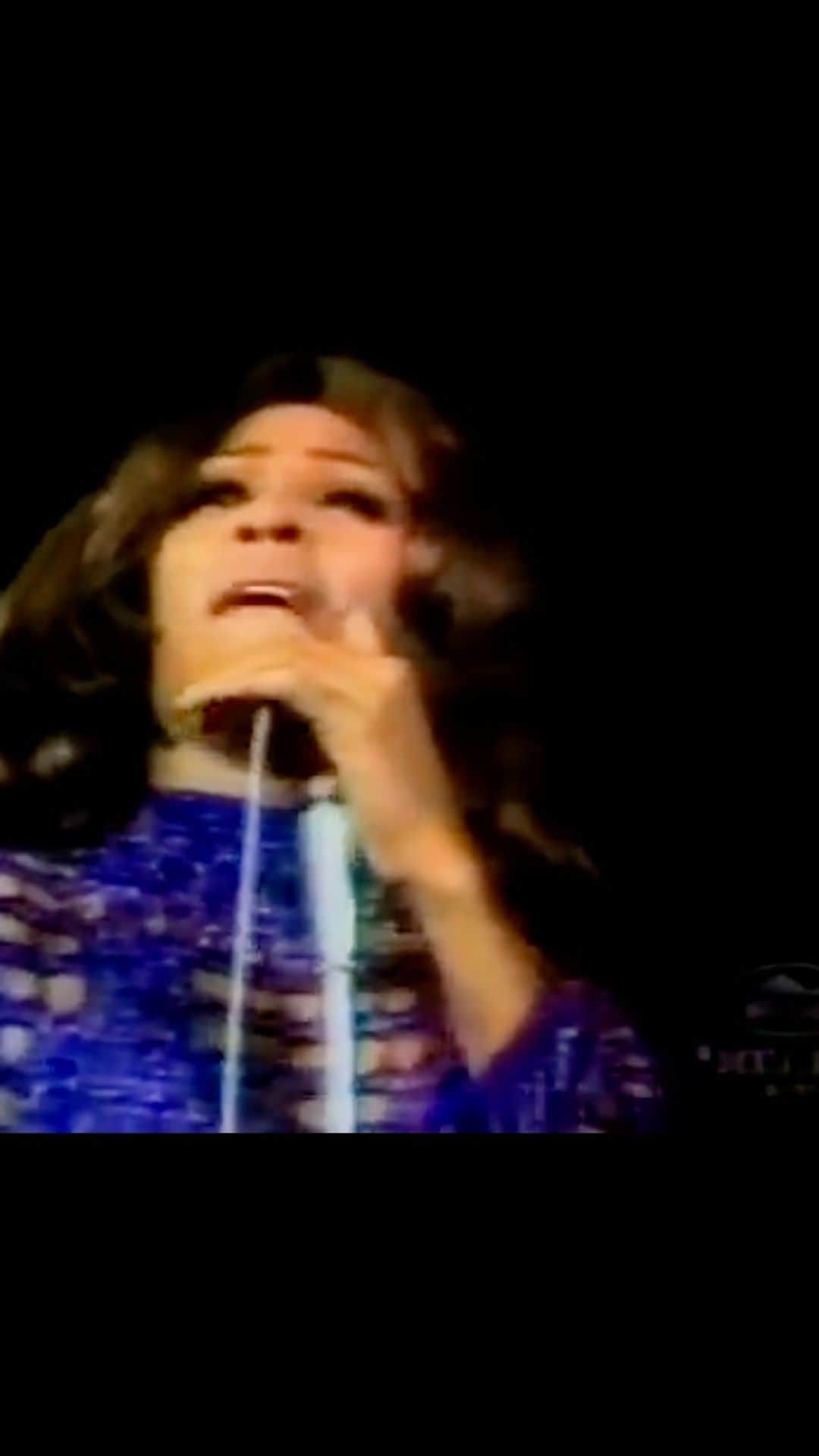 MCハマーのインスタグラム：「The Queen Of Rock & Roll  Queen Of The Stage Beautiful Soul 🤎 Heart and Inspiration 🫶🏾 Survivor 💪🏾 Original Wonder Woman  Tina Turner 💃🏾🔥💃🏾🔥 R.I.P. 🕊️🕊️🕊️🕊️🕊️🕊️」