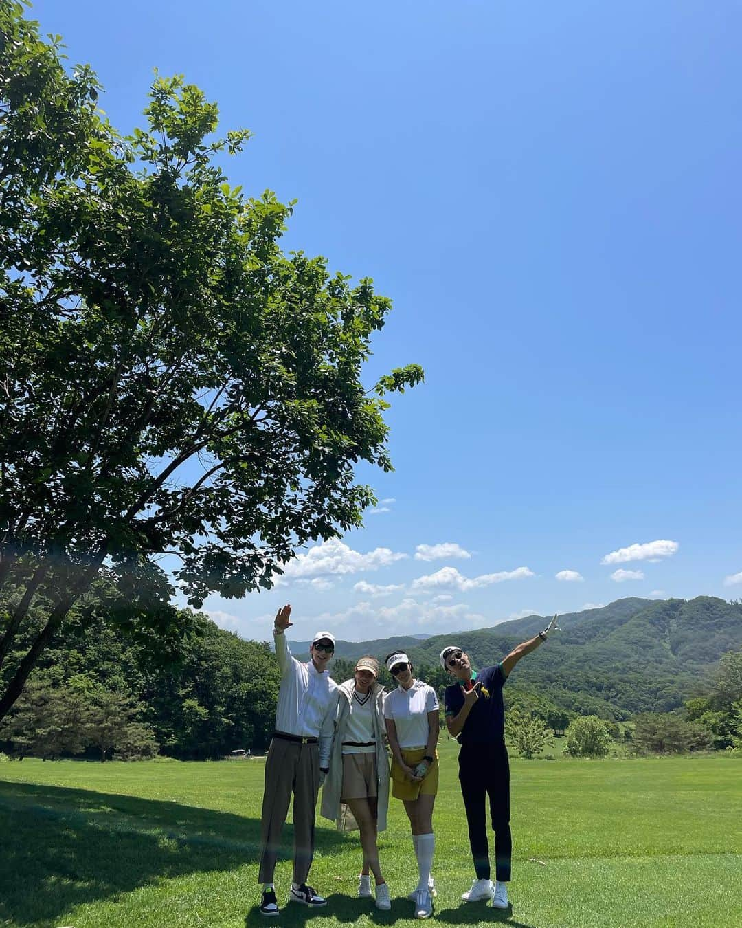 シム・ジホさんのインスタグラム写真 - (シム・ジホInstagram)「. 멀쩡하게 찍다가 난리난리 ㅋㅋ 그냥 즐거워 우리 네스트~🪹」5月25日 15時06分 - pickybonbon