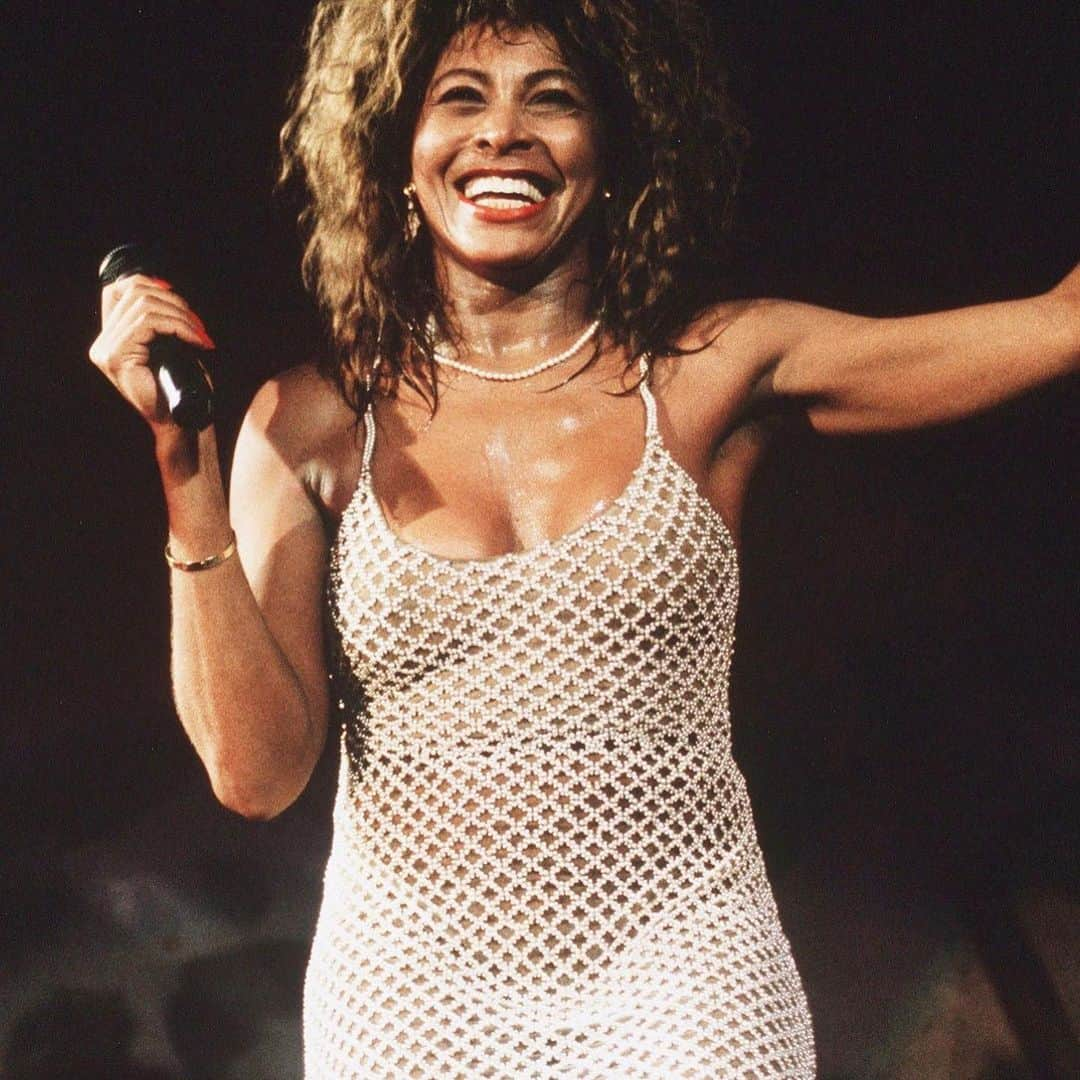 レイチェル・リンゼイさんのインスタグラム写真 - (レイチェル・リンゼイInstagram)「Iconic. Fearless. Empowering. Rest peacefully #tinaturner 🖤」5月25日 6時17分 - therachlindsay