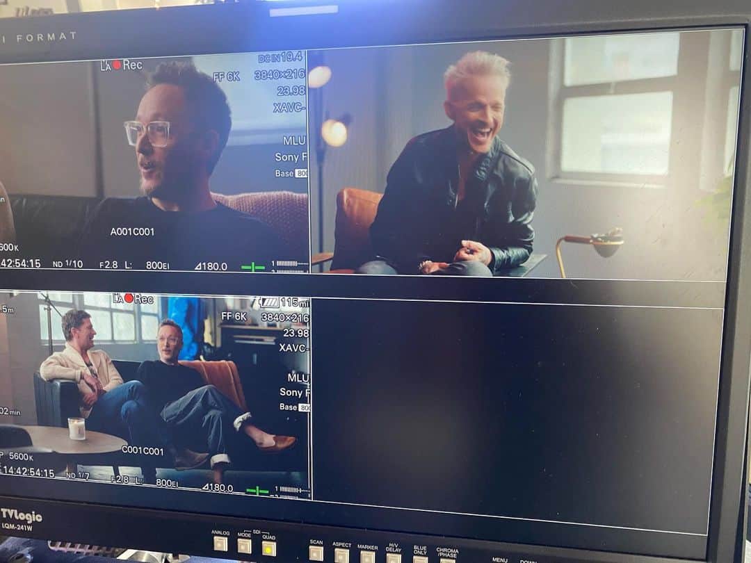 ランドール・スラヴィンのインスタグラム：「Extremely excited to start production on THROUGH THE LENS W/ Randall Slavin.  Here i am yesterday having a laugh w @repairmethod and @robthomas of @matchboxtwenty  Thank you to the boys and @mrlippman and @bellthecatfilms for making this happen.  Grooming on Rob,Paul and myself by @kerrieurban」