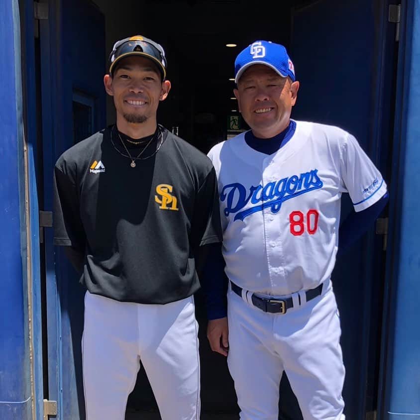 小田幸平のインスタグラム：「2軍3連勝❗️ 今日もソフトバンク戦⚾️ 久しぶりに又吉と会いました。 頑張れ又吉❗️ #中日#ドラゴンズ#ソフトバンクホークス#又吉克樹#ナゴヤ球場#暑い#はげch#頑張ります」