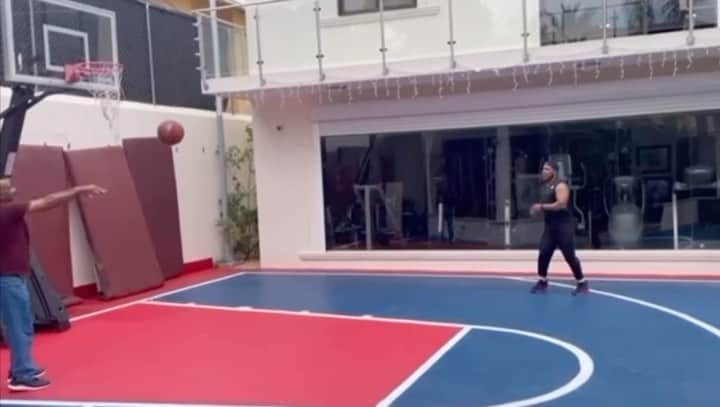 ホセ・レイエスのインスタグラム：「@encadwin Casi se rompe la malla🙃🤦🏿‍♂️」