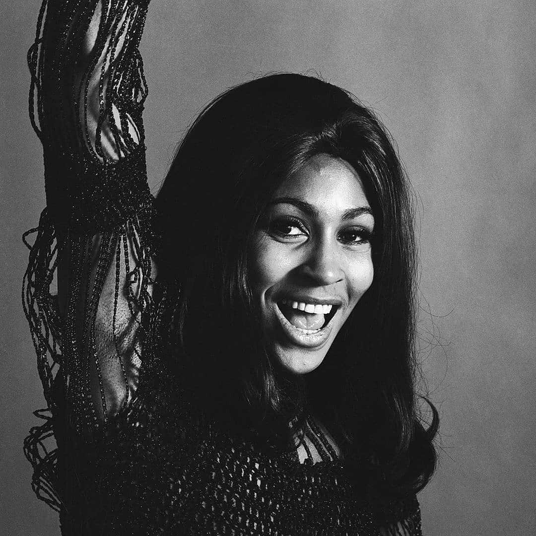 アッシャーのインスタグラム：「The Queen and a Pioneer of Rock n’ Roll, Anna Mae Bullock. Most notably known, as Tina Turner. I’ll never forget when I met you and how you made me feel.   You once said in an interview, “My legacy is that I stayed the course…from beginning to the end, because I believe in something inside of me.”   You have left such an impactful legacy on this earth and your very motivation to be the greatest inspires me till this day. Love you eternally. Rest peacefully.」