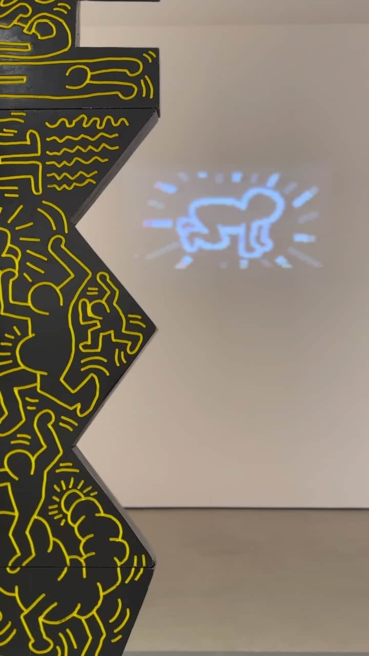 Juxtapoz Magazineのインスタグラム：「We got a preview this morning of “Keith Haring: At is For Everybody” at @thebroadmuseum, Haring’s first museum retrospective in Los Angeles.」