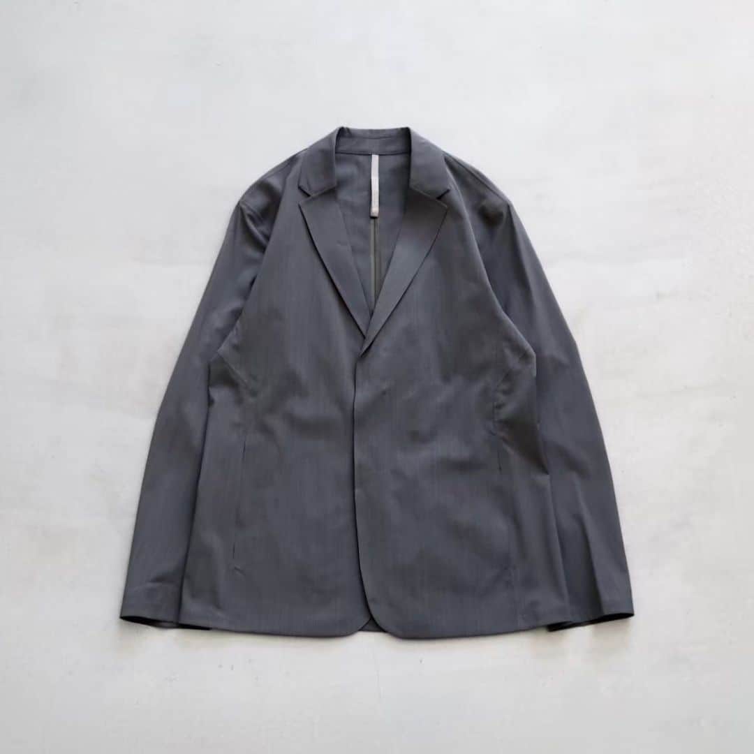 wonder_mountain_irieさんのインスタグラム写真 - (wonder_mountain_irieInstagram)「_  ARC'TERYX VEILANCE / アークテリクス ヴェイランス "Indisce Tech Wool Blazer" ¥77,000- _ 〈online store / @digital_mountain〉 https://www.digital-mountain.net _ #ARCTERYXVEILANCE #アークテリクスヴェイランス _ 【オンラインストア#DigitalMountain へのご注文、発送】 *24時間受付 *14時までのご注文で即日発送 *1万円以上のお買い物で送料無料 ・商品のお問い合わせ tel：084-973-8204  ・カスタマーサポート (返品/交換やサイトの利用方法に関するお問い合わせ) tel : 050-3592-8204 _ We can send your order overseas. Ordering procedure details can be found  here. > > http://www.digital-mountain.net/html/page56.html _ 実店舗：#WonderMountain @wonder_mountain_ 〒720-0043 広島県福山市船町2-23 JR 「#福山駅」より徒歩10分 blog→ http://wm.digital-mountain.info _ #ワンダーマウンテン #japan #hiroshima #福山 #福山市 #尾道 #倉敷 #鞆の浦 近く _ WOMEN/GOODS：@hacbywondermountain _」5月25日 7時20分 - wonder_mountain_