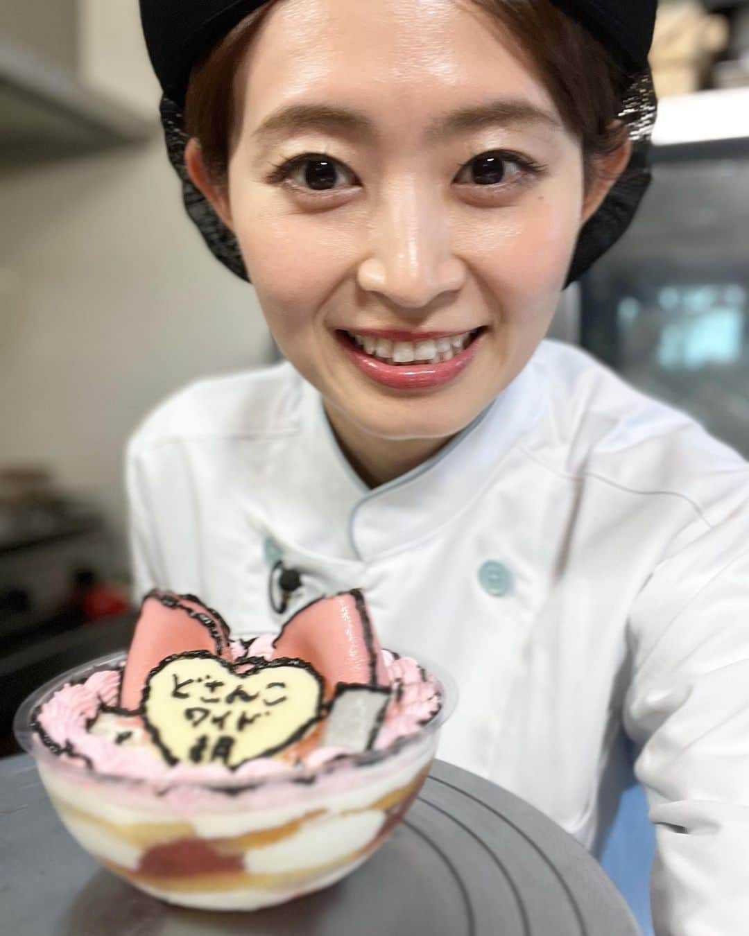 大家彩香さんのインスタグラム写真 - (大家彩香Instagram)「明日は、今話題の「2Dケーキ」の魅力に 迫ります！！😊  みなさん、ご存知ですか？🍰 韓国発のお菓子で 映える！とSNSを中心に人気の 2Dケーキを💕  詳しくは、大家彩香の知りたい！のコーナーで お届けしますので、ぜひ、ご覧下さい♥️♥️  #stv #札幌テレビ #大家彩香 #どさんこワイド朝 #韓国発 #インスタ映え #SNSで話題 #ケーキ #2Dケーキ #コミックケーキ #韓国で人気 #漫画みたい #デコレーション #パティシエになってみた #私服コーデ #デコレーションは難しい… #知りたい」5月25日 7時31分 - ayaka_oie_official
