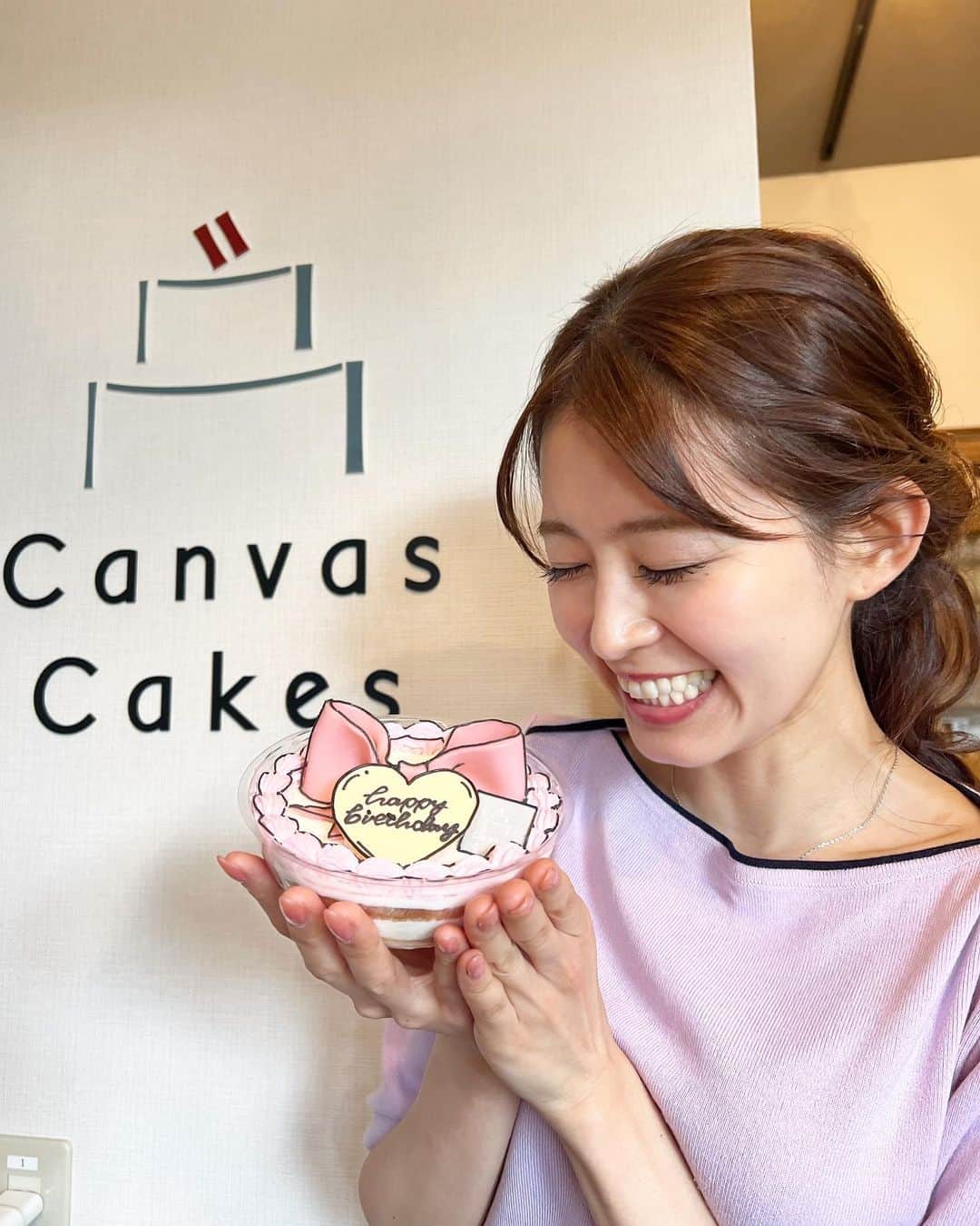 大家彩香さんのインスタグラム写真 - (大家彩香Instagram)「明日は、今話題の「2Dケーキ」の魅力に 迫ります！！😊  みなさん、ご存知ですか？🍰 韓国発のお菓子で 映える！とSNSを中心に人気の 2Dケーキを💕  詳しくは、大家彩香の知りたい！のコーナーで お届けしますので、ぜひ、ご覧下さい♥️♥️  #stv #札幌テレビ #大家彩香 #どさんこワイド朝 #韓国発 #インスタ映え #SNSで話題 #ケーキ #2Dケーキ #コミックケーキ #韓国で人気 #漫画みたい #デコレーション #パティシエになってみた #私服コーデ #デコレーションは難しい… #知りたい」5月25日 7時31分 - ayaka_oie_official
