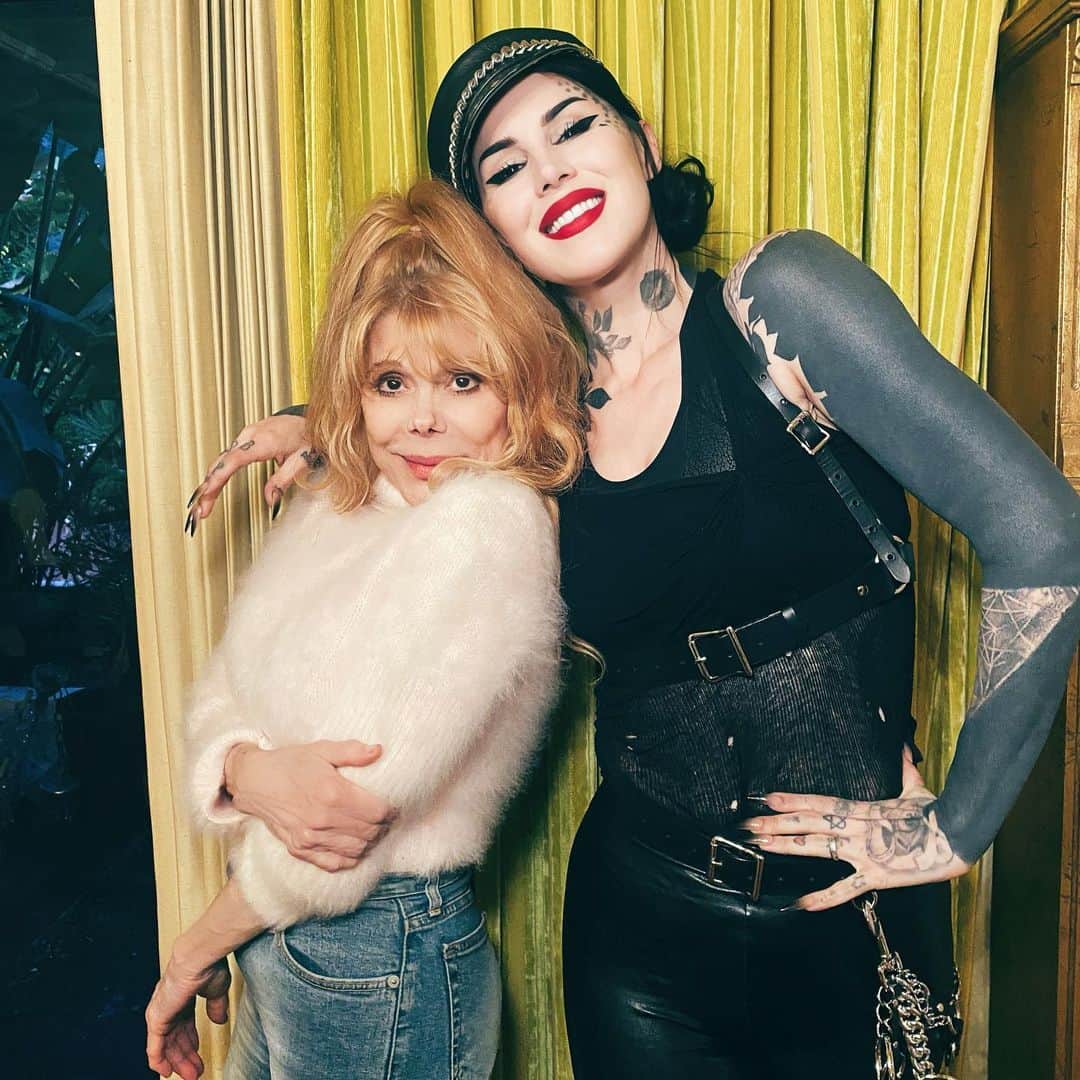 Kat Von Dのインスタグラム：「Quick LA trip packed with meetings about upcoming album release + tour, catching up w my dear friends @officialcharo @sammidoll @llewellyn @thebookofimmortality @edenknievel, going to see Sisters of Mercy with @marilynmanson @lindsayusichofficial @mr.chino, commissioning a super cool new harness/ belt from the talented @zanabayne … and endless late nights spent with my favorite @officialcharo 🖤   I’ll be back soon, Los Angeles! 🖤」