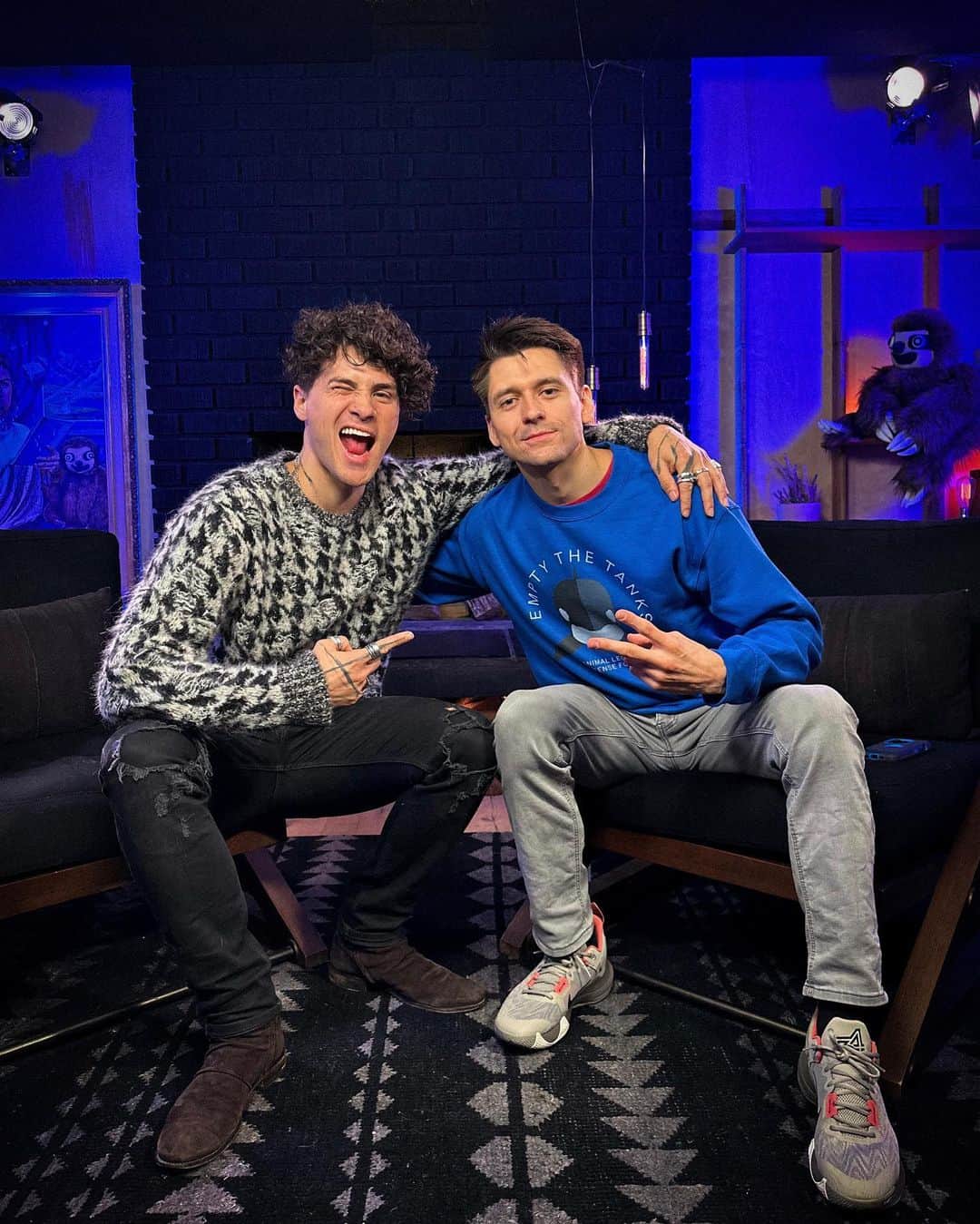 アンソニー・ペディラのインスタグラム：「i spent a day with @dailydoseofinternet… coming friday」