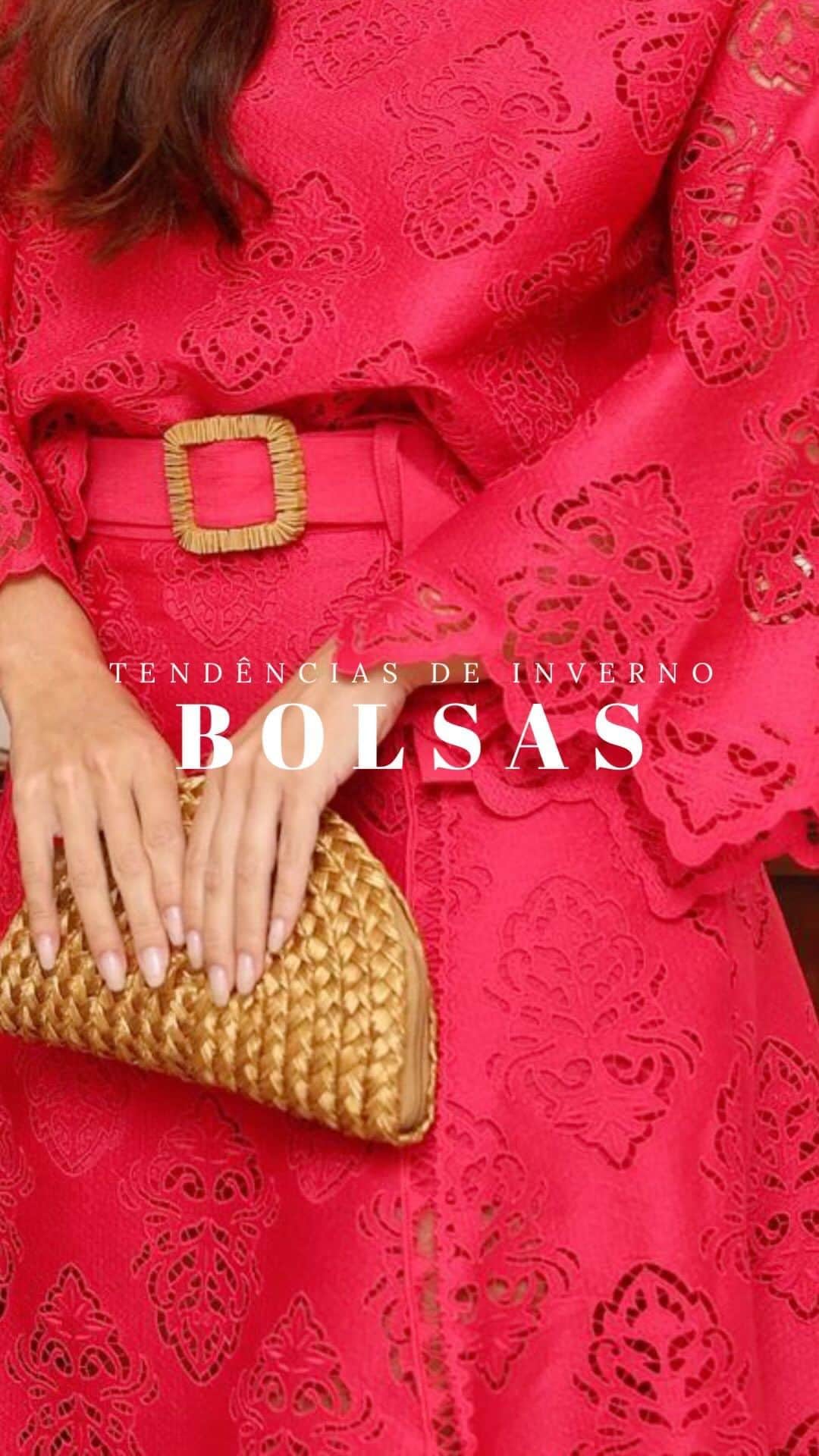 Lalá Noletoのインスタグラム：「Algumas tendências de bolsa estão em alta no street style das últimas semanas de moda. Passeando entre estéticas Y2K, minimalista e ecossustentável, os acessórios ganham releituras modernas e divertidas. Vamos ver três modelos para adicionar ao seu guarda-roupa?」