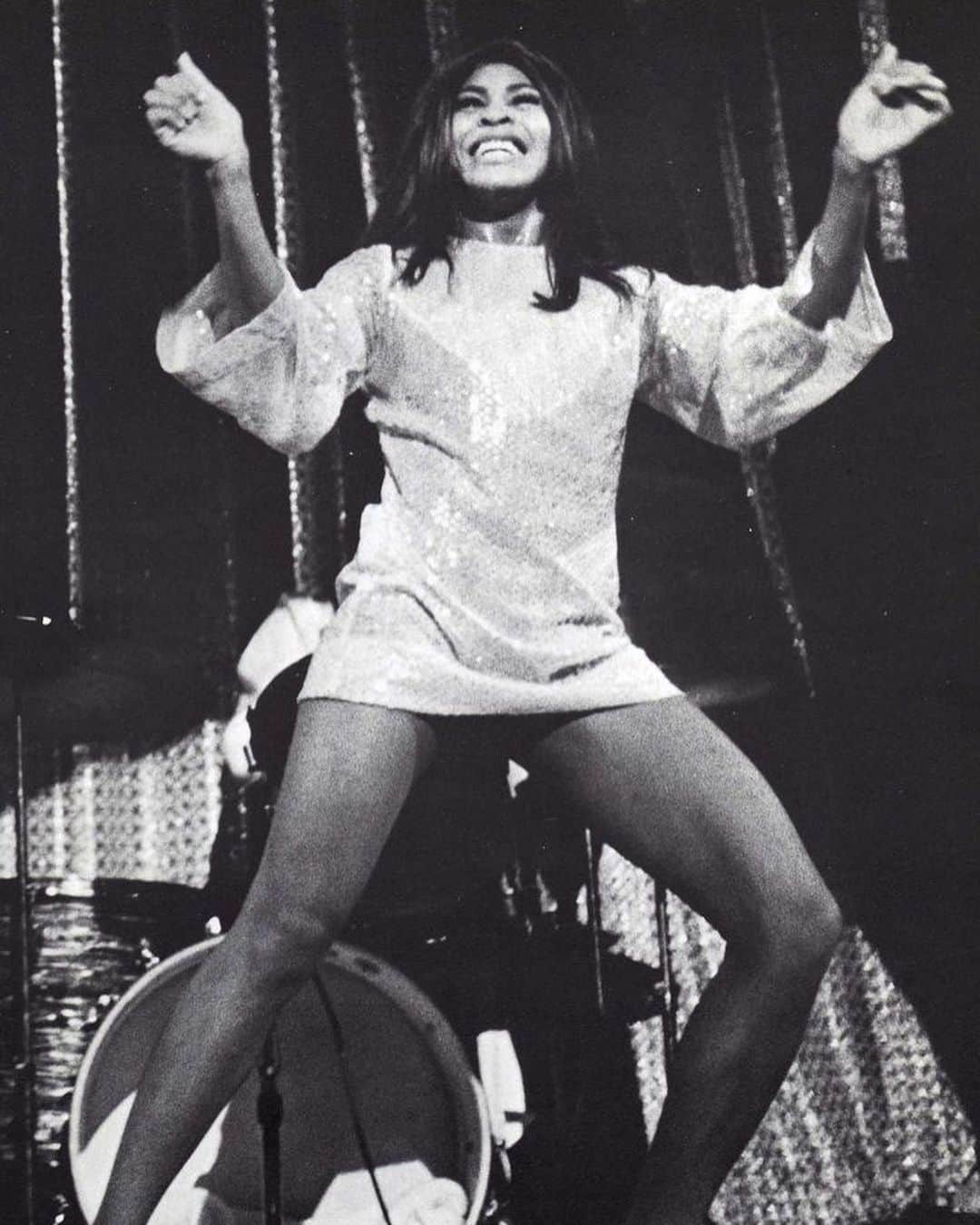 ケイト・ハドソンさんのインスタグラム写真 - (ケイト・ハドソンInstagram)「“This is what I want in heaven…words to become notes and conversations to be symphonies” - Tina Turner ❤️ My number 1, my idol, my absolute favorite. I can’t believe your gone. Rest in love and dance away up there. I know we’ll hear those symphonies 🕊️」5月25日 8時31分 - katehudson