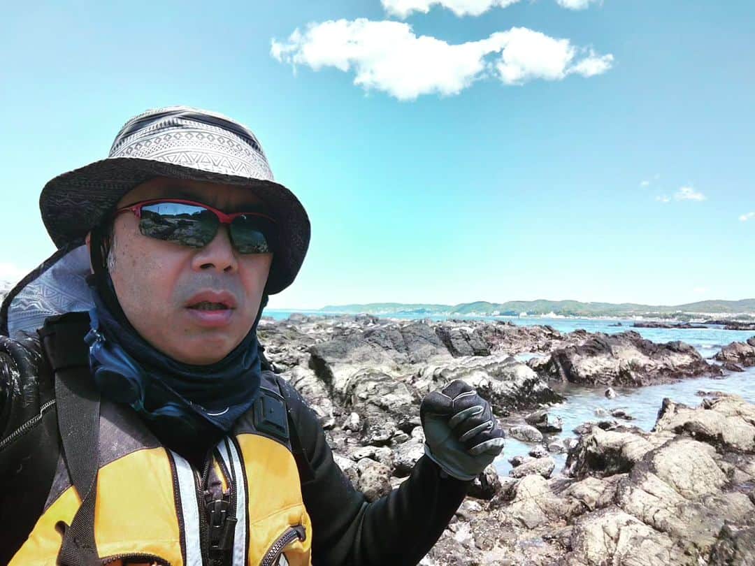 上念司さんのインスタグラム写真 - (上念司Instagram)「昨日は北風の中、12kmほど漕いできました。向かい風の中漕ぐといい感じの筋トレになりますね。今日は全身筋肉痛です。押忍！！  #カヤック #kayak」5月25日 8時31分 - tsukasajonen