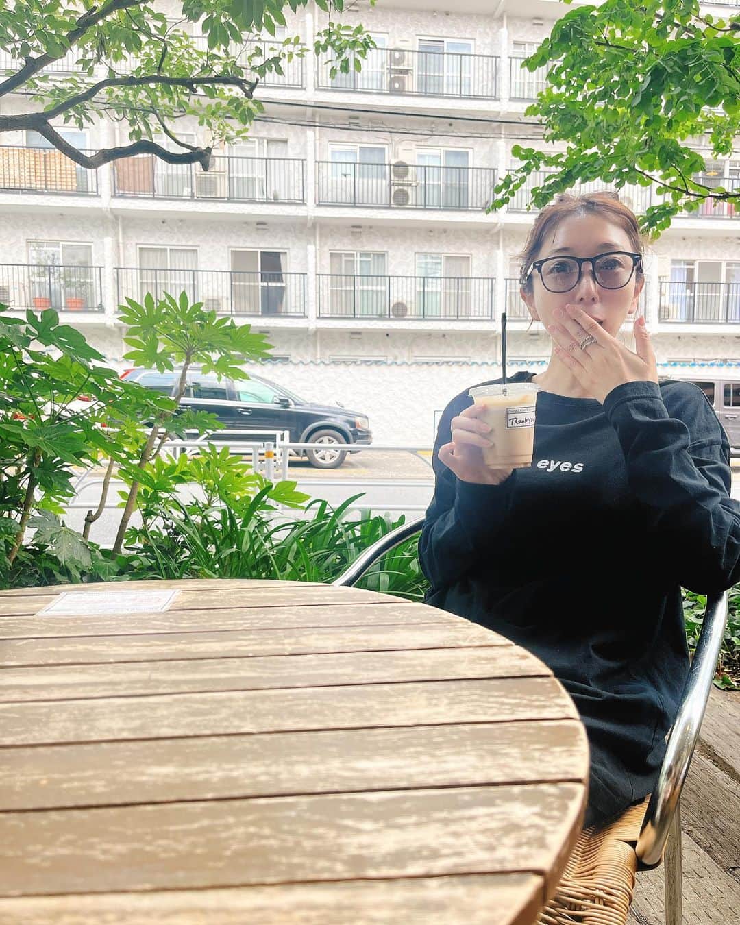 浜崎美保さんのインスタグラム写真 - (浜崎美保Instagram)「ちょっと前の🥤  モーニングコーヒー😉  ①おはよ〜 ②あんまっ  甘くないと思って飲んだからびっくりした😳  おはようございます🌞  #morning #morningcoffee #cafe」5月25日 8時43分 - mihohamasaki_japan