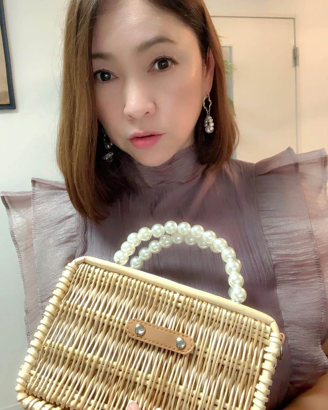 田中悦子さんのインスタグラム写真 - (田中悦子Instagram)「おはようございます🌞  お出かけコーデ👚  【SHEIN】  モックネックブラウス👚 商品🆔 14232295  Pearl Decor Satchel Bag 商品🆔 12953295  ⭐️クーポンコード⭐️ etsuko  お買い上げ1〜5,999円までは 15%OFF、6,000円以上は20%OFFになります。 6/30まで  お得に沢山ゲットして オシャレを楽しみましょう😘  @shein_japan  @sheinofficial  #sheinforall  #ad」5月25日 8時51分 - etsuko.reborn25