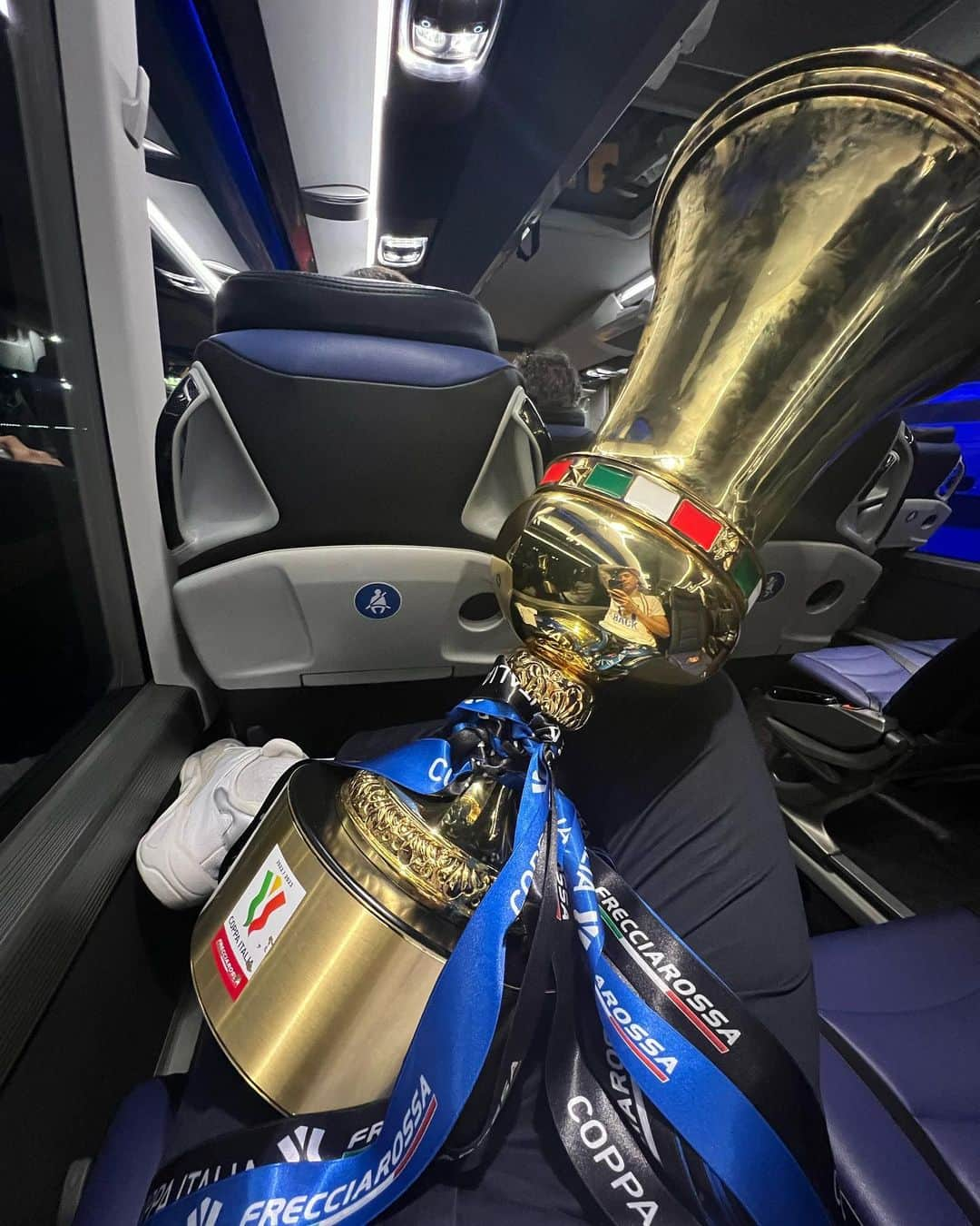 ホアキン・コレアさんのインスタグラム写真 - (ホアキン・コレアInstagram)「Otra más y van…. 🏆 Vamos!!! @inter 💙」5月25日 8時52分 - tucucorrea