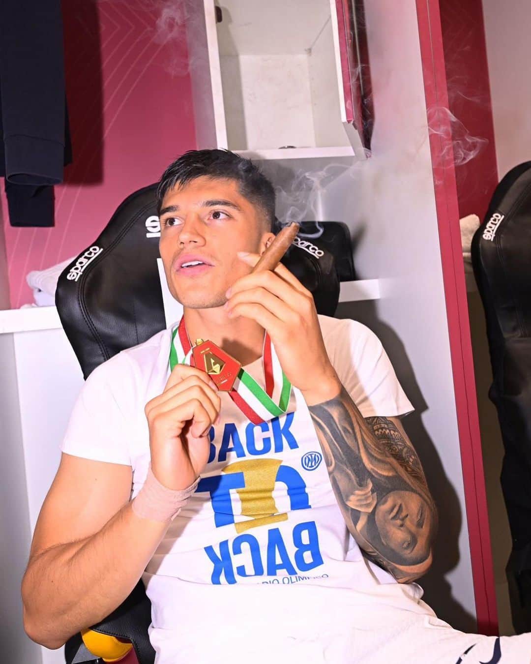 ホアキン・コレアのインスタグラム：「Otra más y van…. 🏆 Vamos!!! @inter 💙」