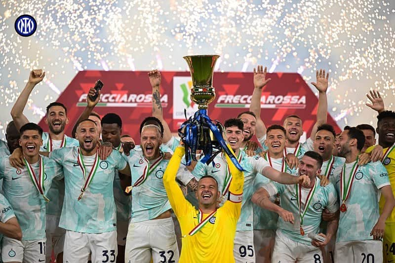 ロベルト・ガリアルディーニさんのインスタグラム写真 - (ロベルト・ガリアルディーニInstagram)「AGAIN 🏆🇮🇹  #coppaitaliafrecciarossa」5月25日 9時01分 - roberto.gagliardini