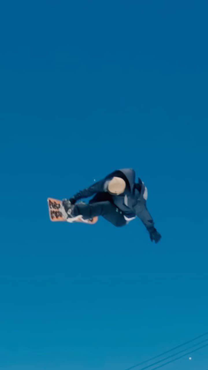 角野友基のインスタグラム：「@mammothunbound park cruise w/ @cuban_lu 💆‍♂️ @signalsnowboard @oakleysnowboarding @oakleyjapan @fourpinecollective @unionbindingco @crabgrab @ikonpass」