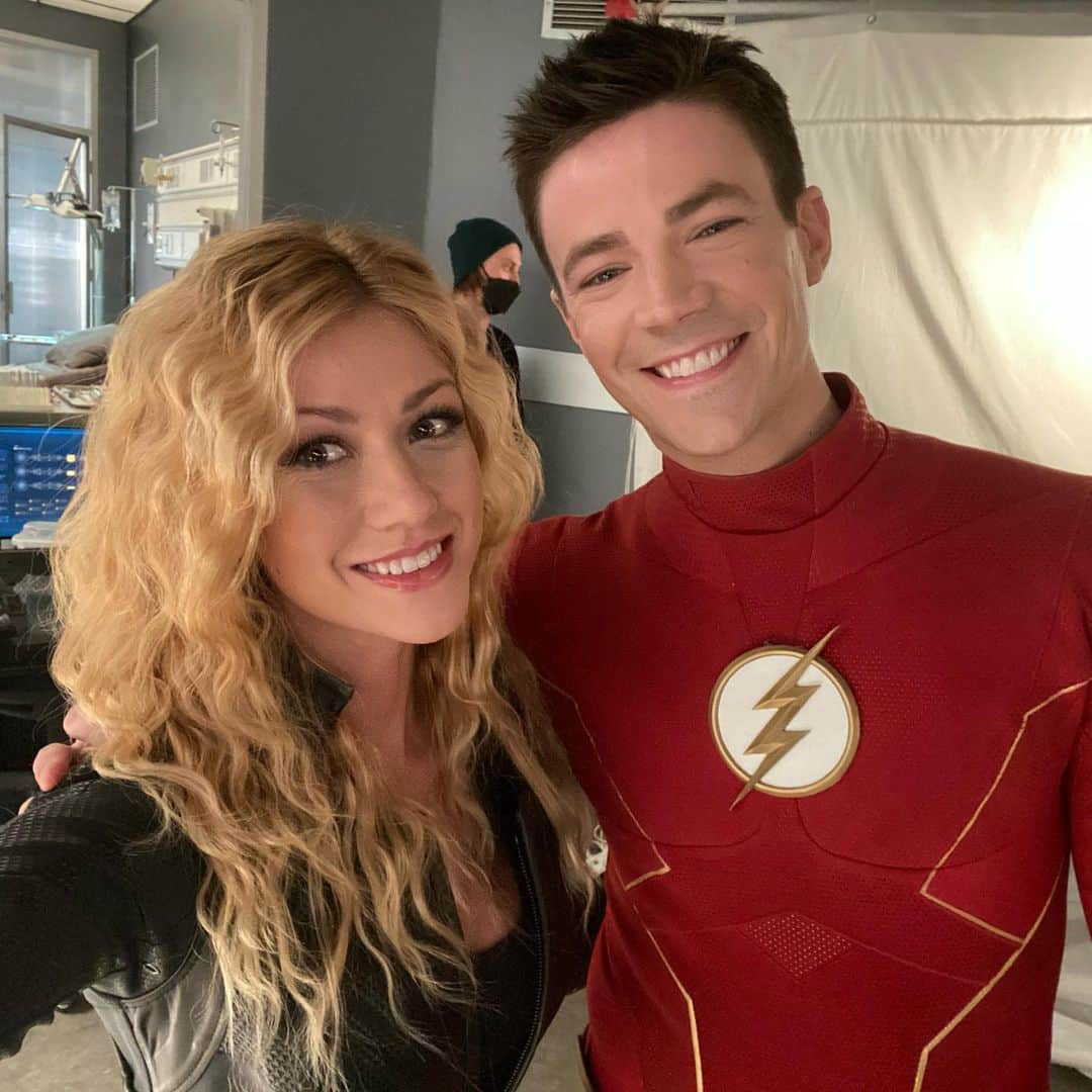 キャサリン・マクナマラさんのインスタグラム写真 - (キャサリン・マクナマラInstagram)「Holy Smoaks! I can’t believe tonight is the @cwtheflash series finale! It has been such a privilege to bring #MiaSmoak to life - the #Olicity baby who grew up to fight like her father and think like her mother and to carry the mantle of the #GreenArrow. Thank you for letting me be a part of your story. Forever grateful for the #Arrowverse family. Thanks to all involved with #TheFlash for including #MiaQueen - and for carrying the legacy of @cw_arrow through this final season. 💚 We wouldn’t be here without everyone who watched over the years, so thank you for loving these infinite earths as much as we do. You’re frackin super. Also, check out my stories for some amazing fan art to celebrate! One thing is for sure - Mia will always have a special place in her heart for Uncle Barry. ❤️⚡️🏹💚 @thecw @warnerbrostv #TheFinalRun」5月25日 9時15分 - kat.mcnamara