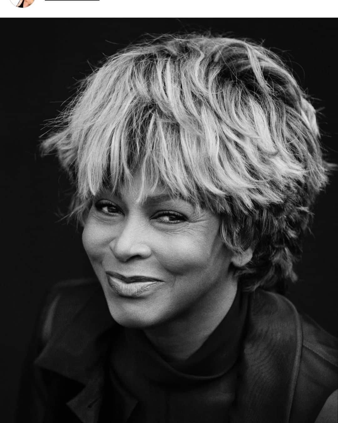 YURIのインスタグラム：「学生の頃Lionel Ritchie とTina Turner が一緒にツアーしてたショーをボストンで観に行った事があった。苦労だらけの壮絶な人生を送って来た事はステージで歌って踊ってる姿からは全く想像がつかない程輝いてた。まだまだ未熟な歌手のあの頃の私の記憶には彼女の歌手としては勿論1人の「人」としてのパワーに強烈に影響されたのを今でもたまに思い出す。来世も又私達のディーバとして生まれて来て欲しいなぁ…Thank u Tina🤍🤍🤍I always refer back to my memory of seeing her perform with Lionel Ritchie on their joint tour. What a force of life she was on stage with her iconic voice and signature long beautiful legs for days!! No one could ever imagine what an incredibly difficult time she had to endure during her childhood and marriage. It was almost as if she turned all that sadness and sorrow into courage and hope thru her performances. A true warrior that turned that poison into medicine. Your music and spirit lives on in all of us that walk this musical life, Tina🤍 RIP🙏🏼🎤🙏🏼  #tinaturner #queenofrockandroll」