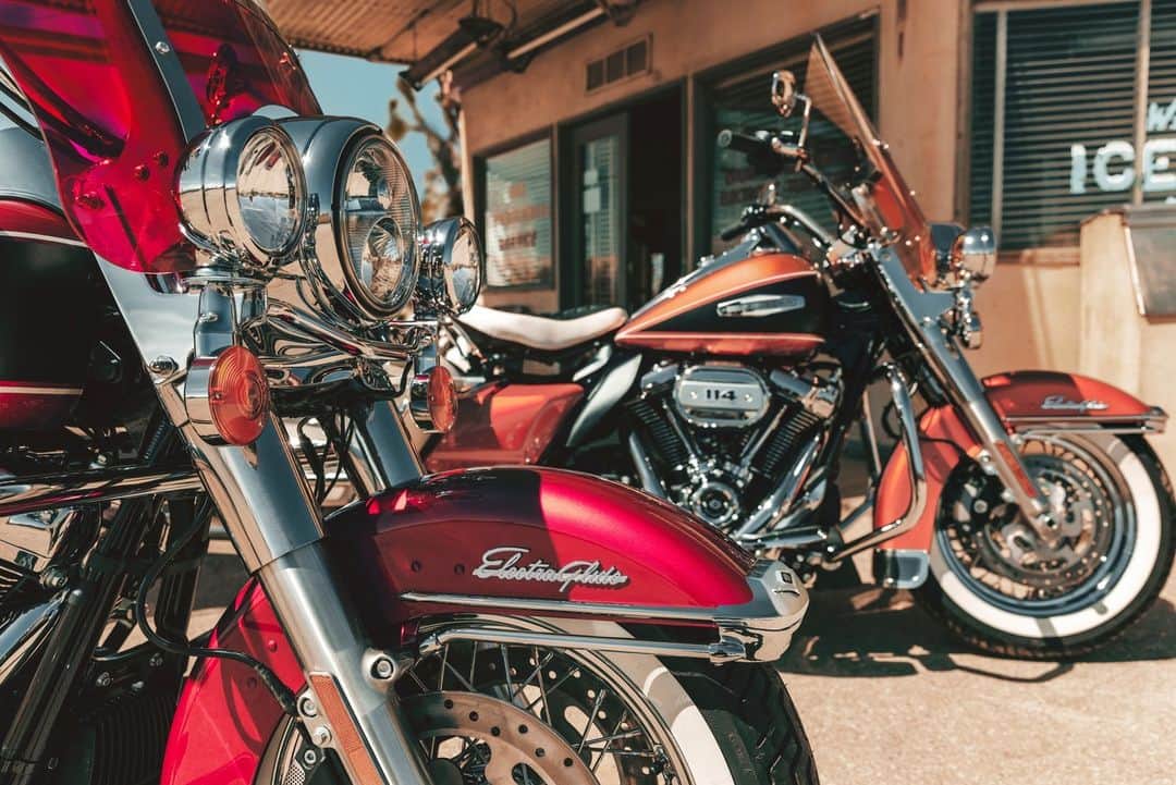 Harley-Davidson Japanさんのインスタグラム写真 - (Harley-Davidson JapanInstagram)「【エレクトラグライド ハイウェイキング】1968年のFLHエレクトラグライドにインスパイアされ“アイコンコレクション”から新登場。クラシックなスタイリングと現代的な快適性・パフォーマンスが融合されました  https://www.h-d.com/highwayking   #ハーレーダビッドソン #HarleyDavidson #UnitedWeRide #IconsCollection #HighwayKing #ハイウェイキング」5月25日 10時00分 - harleydavidsonjapan