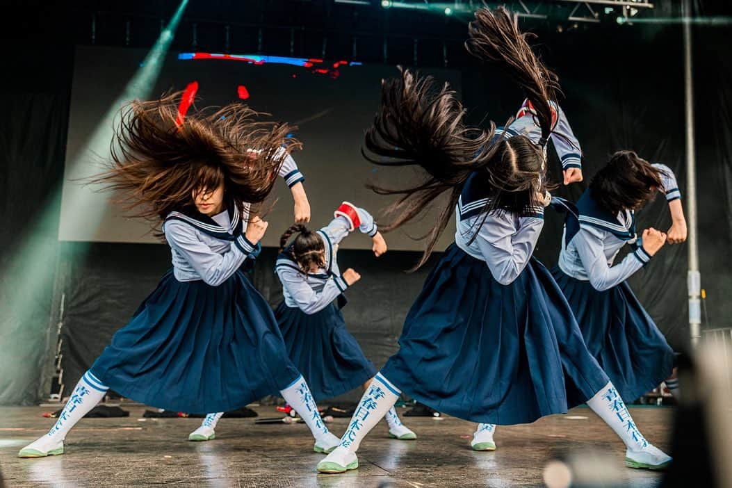 のインスタグラム：「HEAD IN THE CLOUDS NEW YORK 🇺🇸🇺🇸THIS IS ATARASHIIGAKKO! @japan_leaders @hitcfestival @88rising」