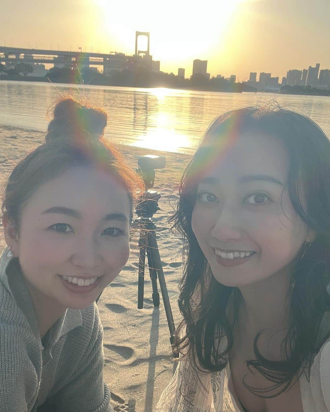 天宮菜生さんのインスタグラム写真 - (天宮菜生Instagram)「. 撮影してきました。 . お目当ての夜になるまで時間があったので、夕日と一緒に沢山撮っていただいてしまいました。ピカさん(@teamcicada )いつもありがとうございます(´꒳｀*)⸜🌷︎⸝‍ . ちょっとびっくりするくらい寒い中での撮影でしたが、手伝いに来てくださったMILLEAさん( @milleagram )に助けて頂き、何とか終わりました。 本当にありがとうございました🥹 . 素敵なものができあがりそうな予感♡♡楽しみにしてていただけたら嬉しいです♡ .  #撮影  #海  #水辺  #いつも横顔  . . . . .  #元宝塚歌劇団   #宝塚og   #天宮菜生  #シンガー  #リハビリメイクセラピスト」5月25日 10時45分 - naoamamiya_official