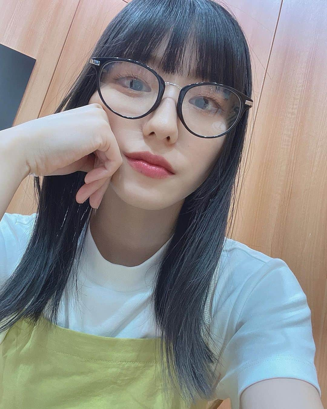 井尻晏菜さんのインスタグラム写真 - (井尻晏菜Instagram)「⁡ ⁡ 👓 ⁡ ⁡ やはり黒髪が好き👍🏻 ⁡ #暗髪#シルバーアッシュ#hairstyle」5月25日 10時56分 - ijirianna0120