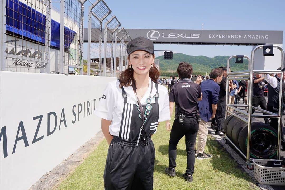 のインスタグラム：「このつなぎSF公式の服なの？？って 色んな人に言われたよ🤣  確かに見えるかも😌 @adidasoriginals   #モータースポーツ #sformula #スーパーフォーミュラ #国内最高峰 #オートポリス #サーキット #近藤みやび #埼玉 #所沢」