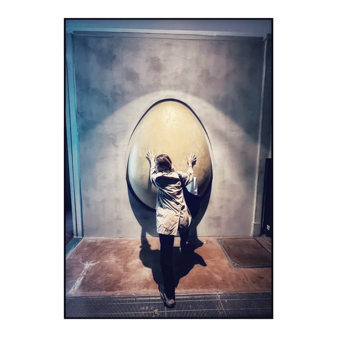 藤田敦子さんのインスタグラム写真 - (藤田敦子Instagram)「ㅤ I pushed it, but it wouldn't let me in...😆  📷 @sasumazu 💛🥚」5月25日 11時04分 - blenda0305