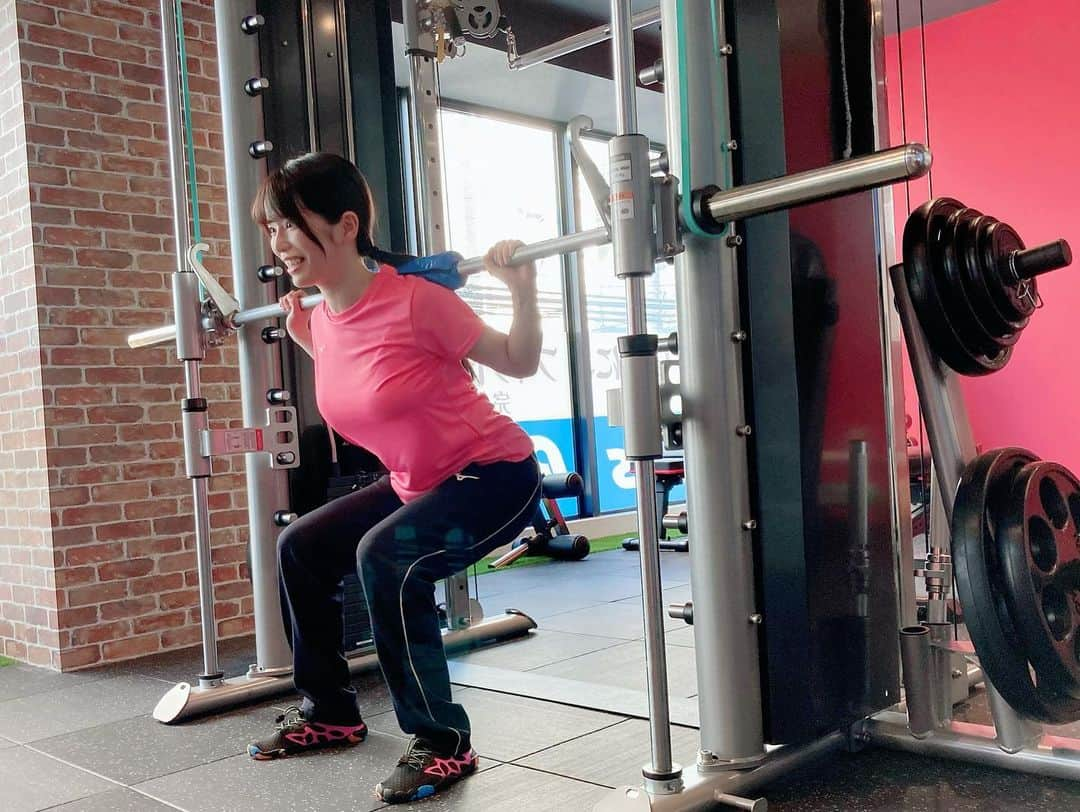 春奈芽衣さんのインスタグラム写真 - (春奈芽衣Instagram)「@fitnesspartner.jp 様でパーソナルトレーニングを受けてきました💪🏋🏻  ジム自体が人生初の体験！ ドキドキで向かいましたが、ジムは完全貸切でトレーナーさんと1体1だったのでとてもリラックスしてトレーニングができました💓  トレーナーさんの指導はやっぱりすごい✨自分流のフォームだと全く効いてる感じがしなかったのに、今まで筋肉痛にならなかった部分が筋肉痛です😂  ウェア、シューズ、ミネラルウォーター全て揃っているので仕事帰りにもすぐ寄れました🥳しかも駅近🚃  残りの回数も通うのが楽しみです💪💓  PR @fitnesspartner.jp #fitnesspartner  #筋力強化  #運動不足解消  #横浜ジム  #横浜ダイエット  #横浜鶴見  #鶴見ジム  #鶴見ダイエット #bodymake #body  #training #machinetraining #model #japanesemodel #sports」5月25日 11時57分 - harunamei_