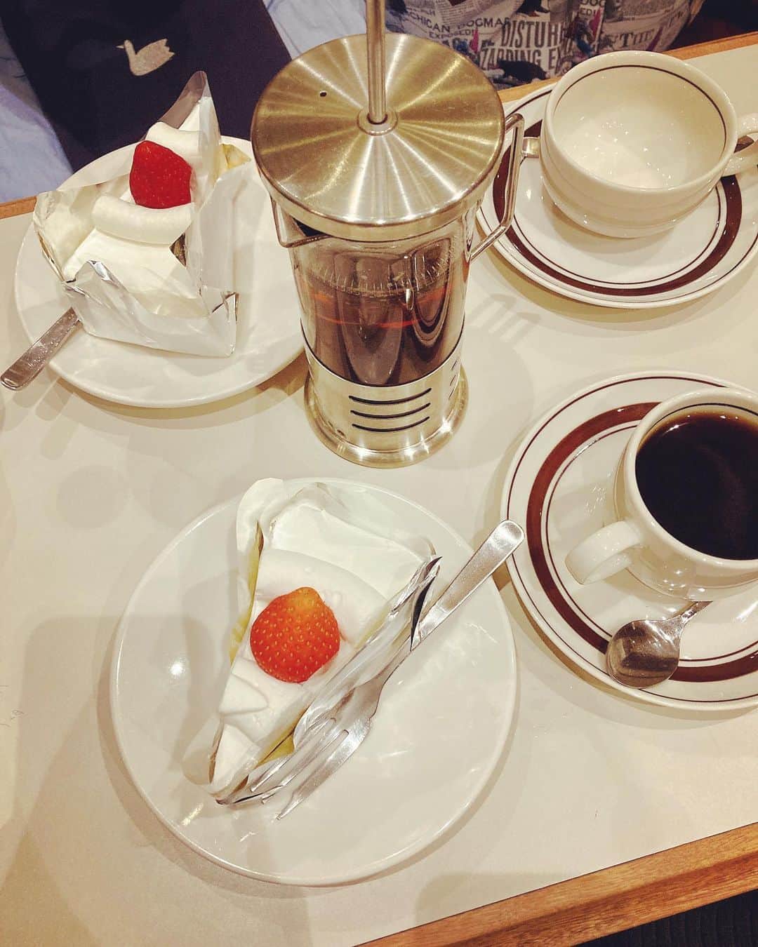 藤木由貴さんのインスタグラム写真 - (藤木由貴Instagram)「最近思うようにご飯が食べれないんですが、甘いものとお茶で心落ち着かせてます。 こないだは数年ぶりに、えなさんと喫茶巡りして楽しかった✨☕️ なかなか同世代業界一緒で仲良くなる子が少ないので嬉しい。 写真撮るの忘れちゃった🦢」5月25日 11時58分 - yuki.grm