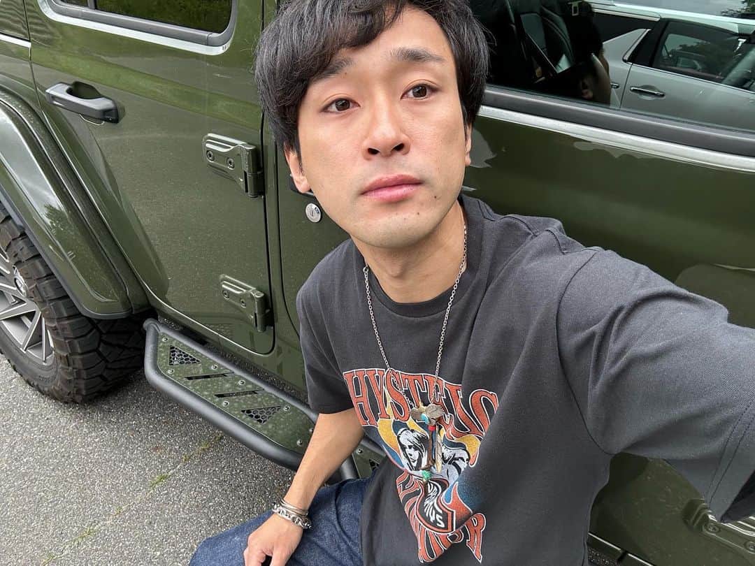 としみつのインスタグラム：「朝イチで外撮影しました。 この後すんごい雨降ってきた。  #hystericglamour」