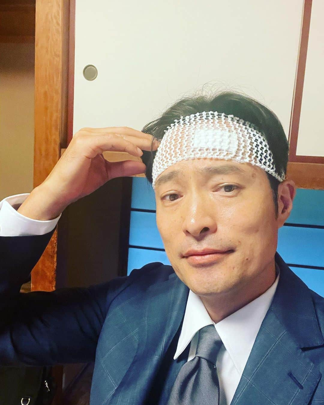 前川泰之さんのインスタグラム写真 - (前川泰之Instagram)「今日5/25よる10:45〜  NHKよるドラ  『おとなりに銀河』  いよいよ最終回！！！  僕演じる健さんは、撮影最終日までずーっとギプスとか頭のネットとかして怪我ばっかりだったなぁ😅  クランクアップの後、ネット外したら頭がネット柄に😱  今夜の『おとなりに銀河』もお楽しみに〜  #おとなりに銀河　#よるドラ　#NHK  #佐野勇斗　#八木莉可子　#小山紗愛　#石塚陸翔　#中田クルミ　#大津尋葵　#坂田梨香子　#藤原大祐　 #本多力　#北香那 #河井青葉」5月25日 12時48分 - maekawa_yasuyuki_official