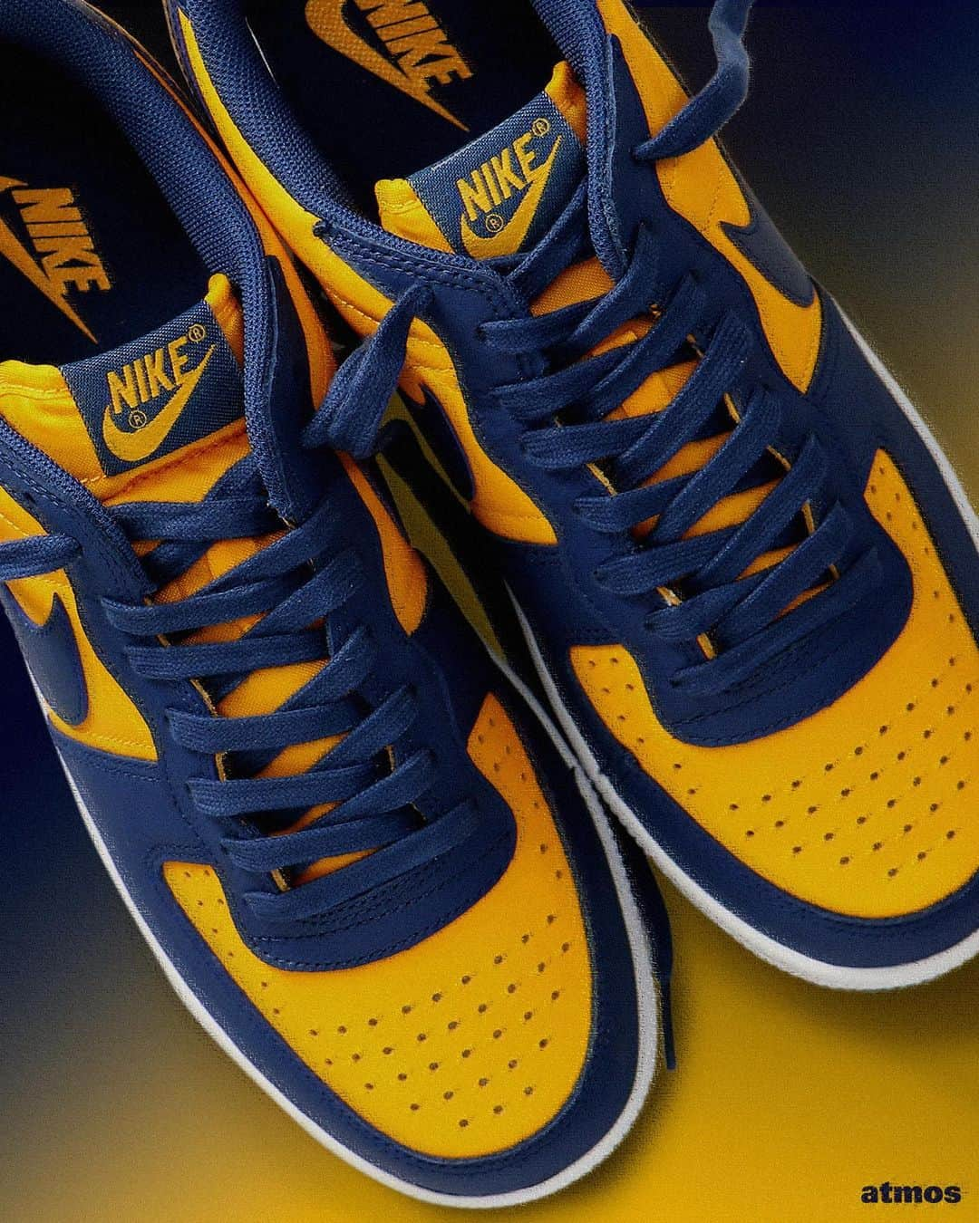 アトモスさんのインスタグラム写真 - (アトモスInstagram)「. NIKE TERMINATOR LOW OG "MICHIGAN"  伝説的カラーである米ミシガン大学のカレッジカラーを纏ったTERMINATOR LOW OGが登場。 1985年に発売された7色のオリジナルカラーのうちの1色からインスピレーションを得たこのモデルは、ミッドソールはホワイトで仕上げヒール部分にはビッグなNIKEロゴを配置し、バーシティスタイルを演出。2セットのシューレースは、ルックを切り替えることができます。 本商品は5月27日(土)よりatmos-tokyo.comにて抽選受付開始。6月1日(木)よりatmos 各店（一部店舗除く）、atmos オンラインにて発売致します。  Introducing the TERMINATOR LOW OG wearing the legendary college color of the University of Michigan. Inspired by one of the seven original colors released in 1985, this model has a white midsole and a large NIKE logo on the heel to create a varsity style. Two sets of laces let you switch between looks. This product will start accepting lotteries at atmos-tokyo.com from Saturday, May 27th. It will be on sale at atmos stores (excluding some stores) and atmos online from Thursday, June 1st.  #atmos#nike#terminator#michigan」5月25日 12時50分 - atmos_japan