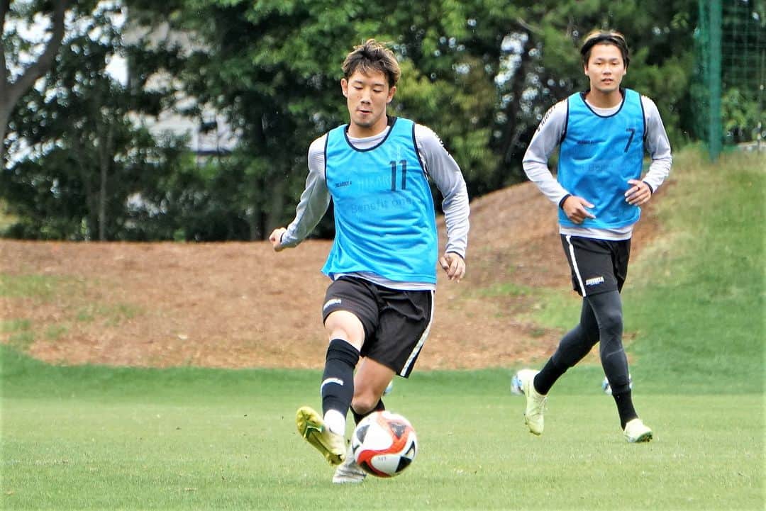 愛媛FCさんのインスタグラム写真 - (愛媛FCInstagram)「🍊EFC TRAINING PHOTO📸  📅5月27日（土） ⌛15時キックオフ 🆚#福島ユナイテッドFC 🏟#ニンスタ  試合・イベント情報はこちら https://ehimefc.com/game/game27165.html#event  #ヒカリ #ベネフィットワン #マテラ81 #ジョガボーラ #JOGARBOLA #サンパーク #ehimefc #愛媛FC #己超」5月25日 12時55分 - ehimefc12