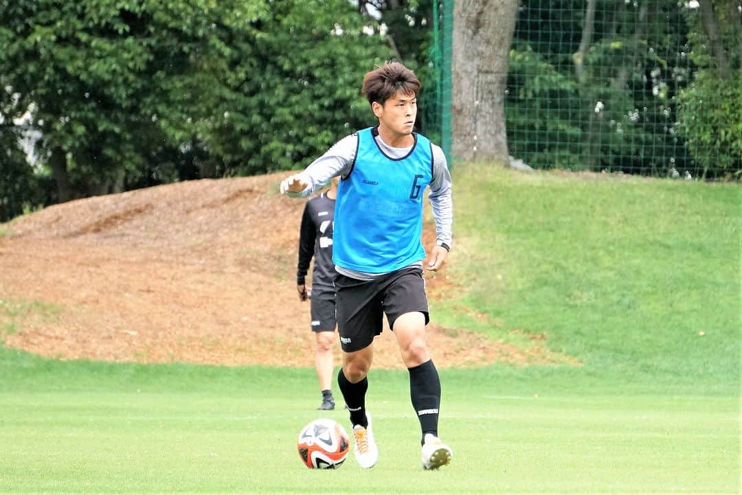 愛媛FCさんのインスタグラム写真 - (愛媛FCInstagram)「🍊EFC TRAINING PHOTO📸  📅5月27日（土） ⌛15時キックオフ 🆚#福島ユナイテッドFC 🏟#ニンスタ  試合・イベント情報はこちら https://ehimefc.com/game/game27165.html#event  #ヒカリ #ベネフィットワン #マテラ81 #ジョガボーラ #JOGARBOLA #サンパーク #ehimefc #愛媛FC #己超」5月25日 12時55分 - ehimefc12