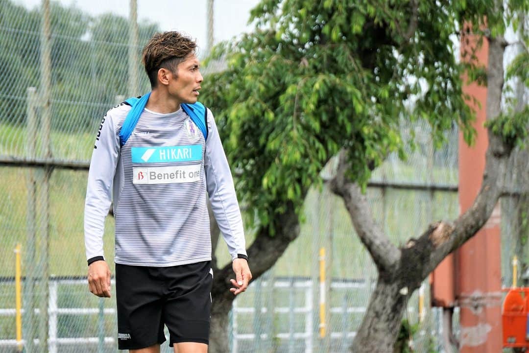 愛媛FCさんのインスタグラム写真 - (愛媛FCInstagram)「🍊EFC TRAINING PHOTO📸  📅5月27日（土） ⌛15時キックオフ 🆚#福島ユナイテッドFC 🏟#ニンスタ  試合・イベント情報はこちら https://ehimefc.com/game/game27165.html#event  #ヒカリ #ベネフィットワン #マテラ81 #ジョガボーラ #JOGARBOLA #サンパーク #ehimefc #愛媛FC #己超」5月25日 12時55分 - ehimefc12