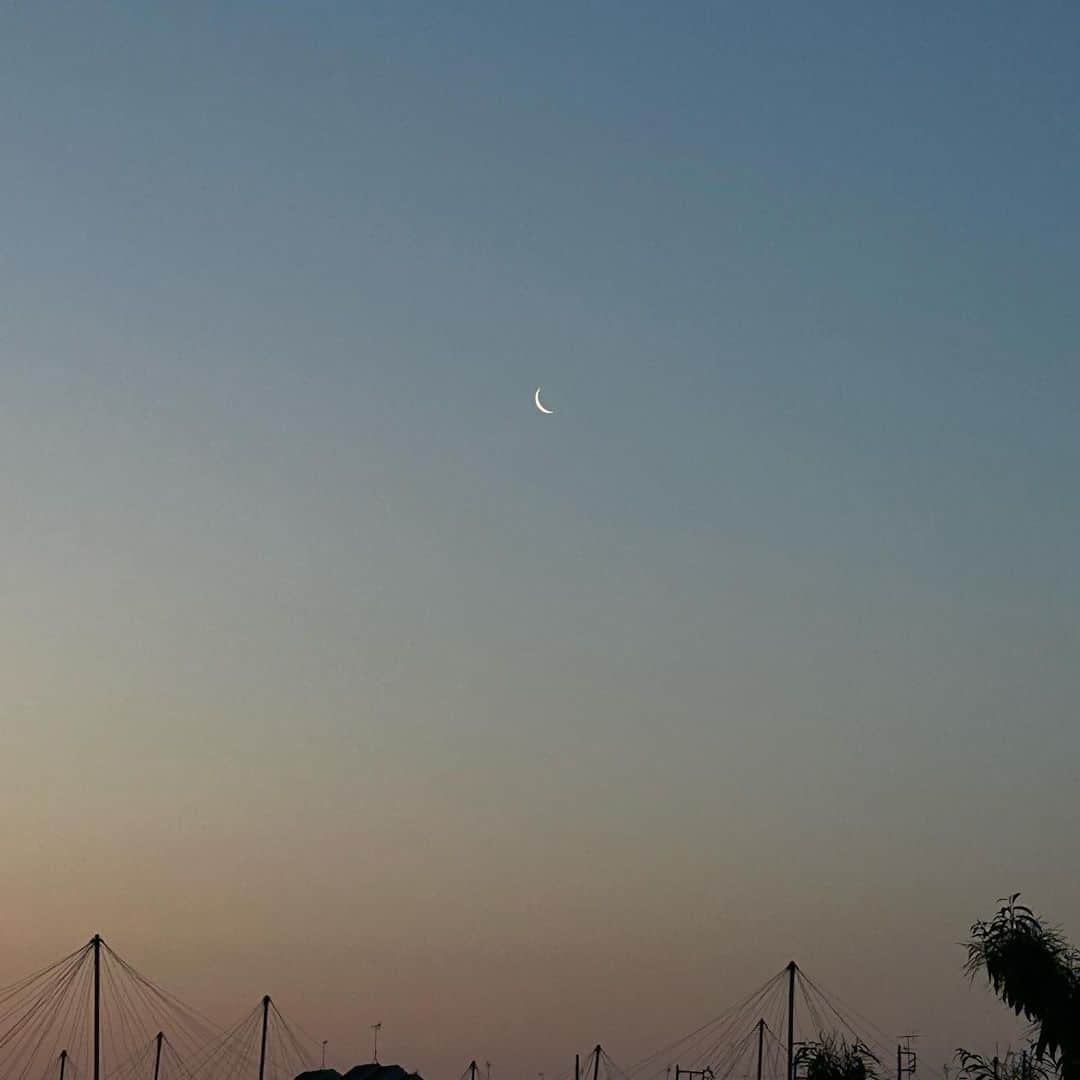 RIiNAのインスタグラム：「🌙」