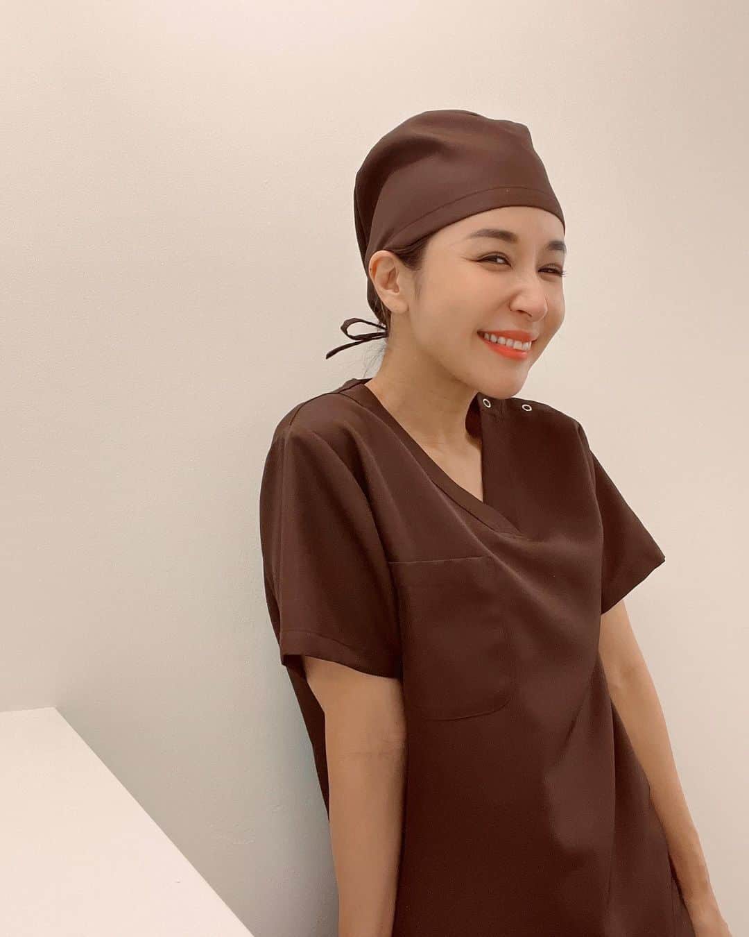 鈴木紗理奈のインスタグラム：「足湯です♨️ Dr.チョコレート🍫　@drchocolate_ntv  今日も楽しく撮影中  #ドクターチョコレート」