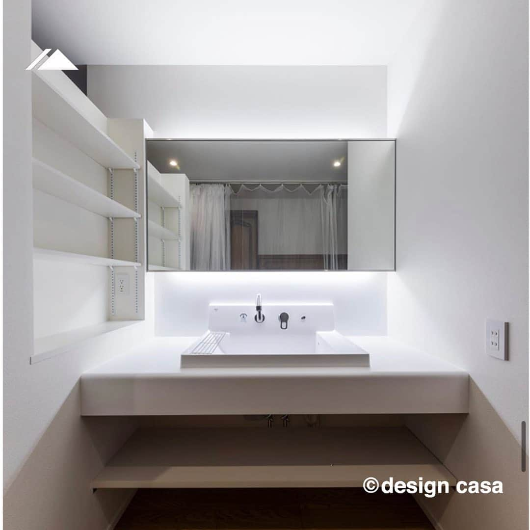 ONLY ONE HOUSE 株式会社 新谷組のインスタグラム：「* 　select from／Haus -ハウス- 【自由設計  design casa 】  光の演出で上品な印象をプラスした洗面スペース  ホテルライクのような空間は 毎日の身だしなみの時間も ワンランクアップした気分で過ごせるように  -------------------------------------- more photos...▷▷ @lidgehaus  follow me🕊 --------------------------------------  私たち#リッジハウス の目指すべき姿。 それは、「住まいの創造を通して 幸せな家族の未来を創出する」こと。  家を手に入れた満足よりも、 住んでからの満足を永続的に味わう。  そのために何気ない日常に 幸せを感じられる、 #さ”を大切にした #家づくり のお手伝いをしたい。  そんな想いから #LIDGEHAUS は誕生しました🌱  Life is Designed General Enjoyment. ー 幸せは、いつも 何気ない日常にある。ー  #工務店 #新築 #一戸建て #マイホーム #マイホーム計画 #注文住宅 #デザイン住宅 #おおい町 #舞鶴市 #高浜町 #小浜市 #敦賀市 #若狭町 #美浜町 #嶺南 #造作洗面 #ホテルライク #洗面インテリア」