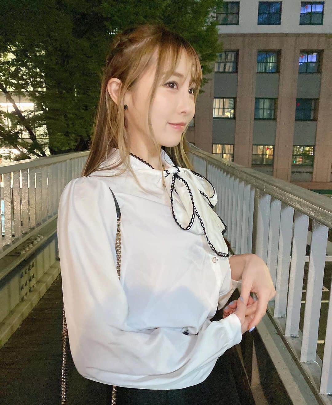 LUNAのインスタグラム：「気まぐれな気温にアレルギー反応が止まらなくて私の身体はやわだと知ったこの頃。」