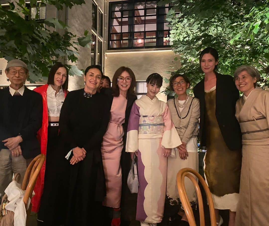 のインスタグラム：「忙しすぎてあっという間に10日以上も経ってしまいましたが改めて..😅素敵な場をくれたPRADAのvip dinner.  友人が沢山で素晴らしい集まりでした。 その時の素敵な近くにいたテーブルの国内外の皆さんです💫 そしてここ、東京都庭園美術館は、過去に私もグループ展Stitch by Stitchで作品を発表した思い出の場所（メインビジュアルも私の作品）  テーブルで隣の席だった大好きな妹島和世さんが館長になり、ますます素晴らしい場所になる事でしょう🫶🏻  PRADA gave us a wonderful opportunity to meet and enjoy this Tokyo-style gathering.  #tokyo #pradamode  #art #architecture  @prada  @sanaa_jimusho  #teamPRADA #kazuyosejima  #JAEHYUN #シークレットな場所 @_jeongjaehyun  @yukohasegawa1  @taookamoto  @atk_nishimaki  @makihashida  @voguejapan  @keiichiroshibuy  @akoakotanaka  @nawa_kohei  @asami_kiyokawa  @keiichitanaami_official」