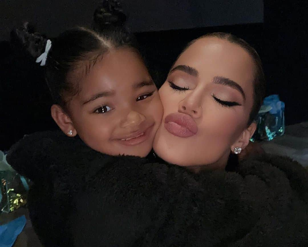 クロエ・カーダシアンさんのインスタグラム写真 - (クロエ・カーダシアンInstagram)「The Little Mermaid ♥️🧜‍♀️🦀🐠👑♥️」5月25日 13時26分 - khloekardashian