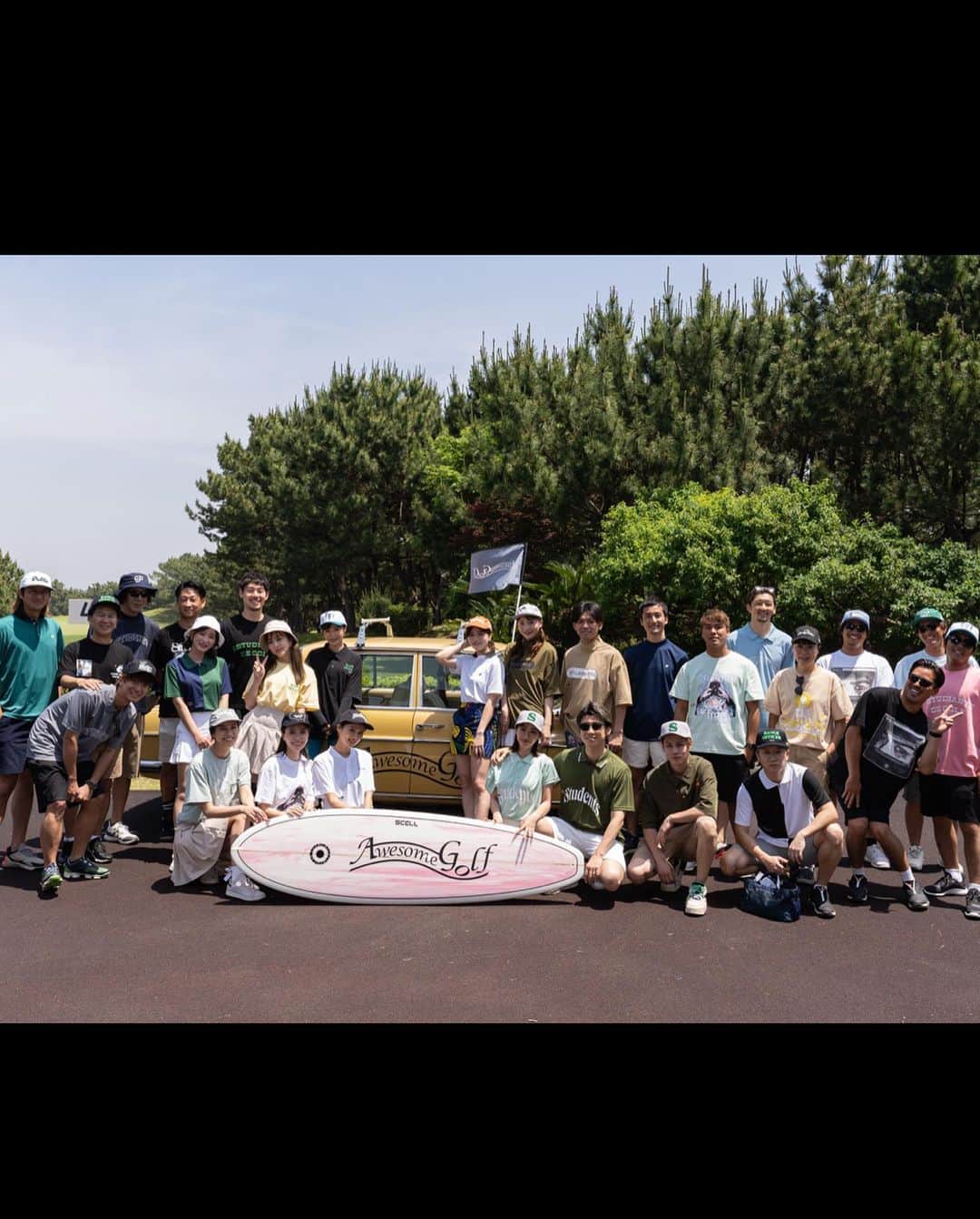 唯可（yuika）さんのインスタグラム写真 - (唯可（yuika）Instagram)「楽しみにしていた @_awesome_golf のコンペに参加してきました✨ この日はかなりのお天気マル🌞  メンバーもゴルフウェアも最高で とっても盛り上がったコンペでした✨  @_awesome_golf のウェアはメンズブランドなんだけど、 こうやって女の子が着ても可愛いから お揃いで着るのとかもとっても良さそう🥹🤍  @thehouse_official の中にあるので 是非是非チェックしてみてね🫶  #ゴルフウェア#ゴルフコンペ #AWESOMEGOLF」5月25日 13時27分 - yu.i.k.a