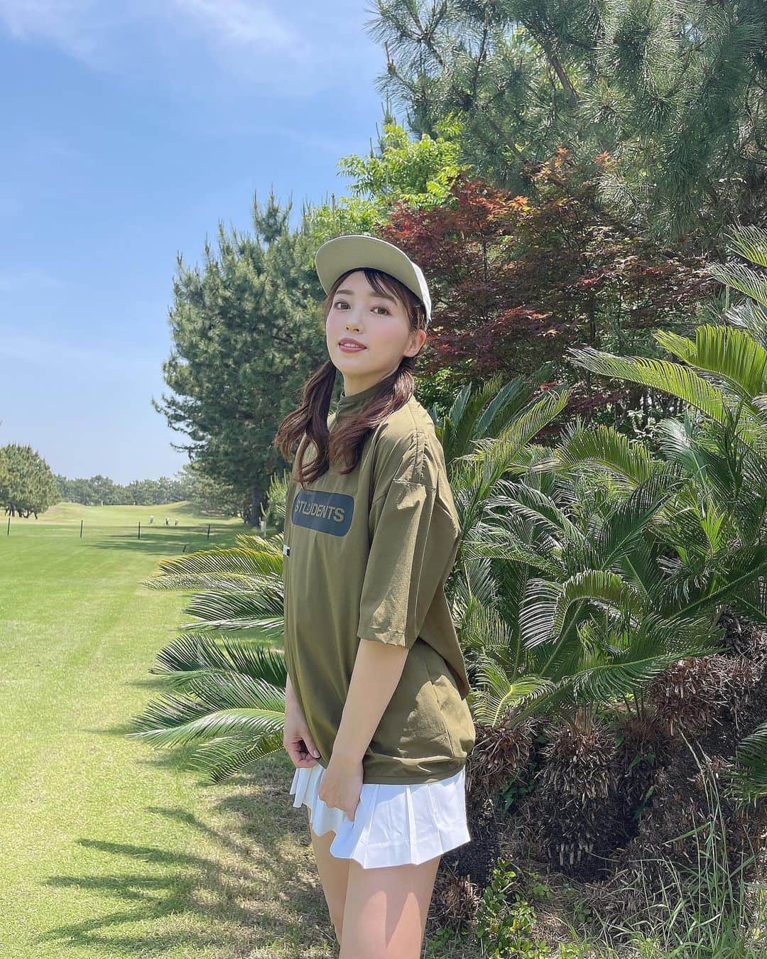 唯可（yuika）さんのインスタグラム写真 - (唯可（yuika）Instagram)「楽しみにしていた @_awesome_golf のコンペに参加してきました✨ この日はかなりのお天気マル🌞  メンバーもゴルフウェアも最高で とっても盛り上がったコンペでした✨  @_awesome_golf のウェアはメンズブランドなんだけど、 こうやって女の子が着ても可愛いから お揃いで着るのとかもとっても良さそう🥹🤍  @thehouse_official の中にあるので 是非是非チェックしてみてね🫶  #ゴルフウェア#ゴルフコンペ #AWESOMEGOLF」5月25日 13時27分 - yu.i.k.a