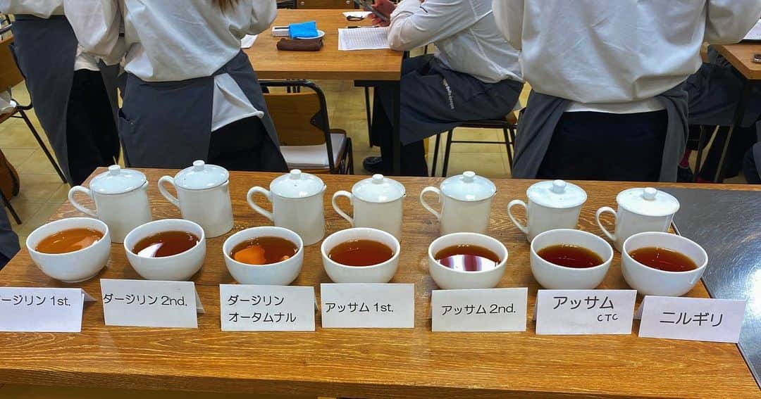 東京ベルエポック製菓調理専門学校さんのインスタグラム写真 - (東京ベルエポック製菓調理専門学校Instagram)「🫖カフェビジネス科☕️  カフェビジネス科2年生は紅茶の入れ方の復習、 インド紅茶のテイスティングを行いました🫖  #東京ベルエポック製菓調理専門学校 #カフェ #カフェ部 #カフェビジネス科 #バリスタ #おうちカフェ #カフェ好きと繋がりたい #カフェスタグラム #東京 #西葛西 #江戸川区 #tea」5月25日 13時36分 - belleseika