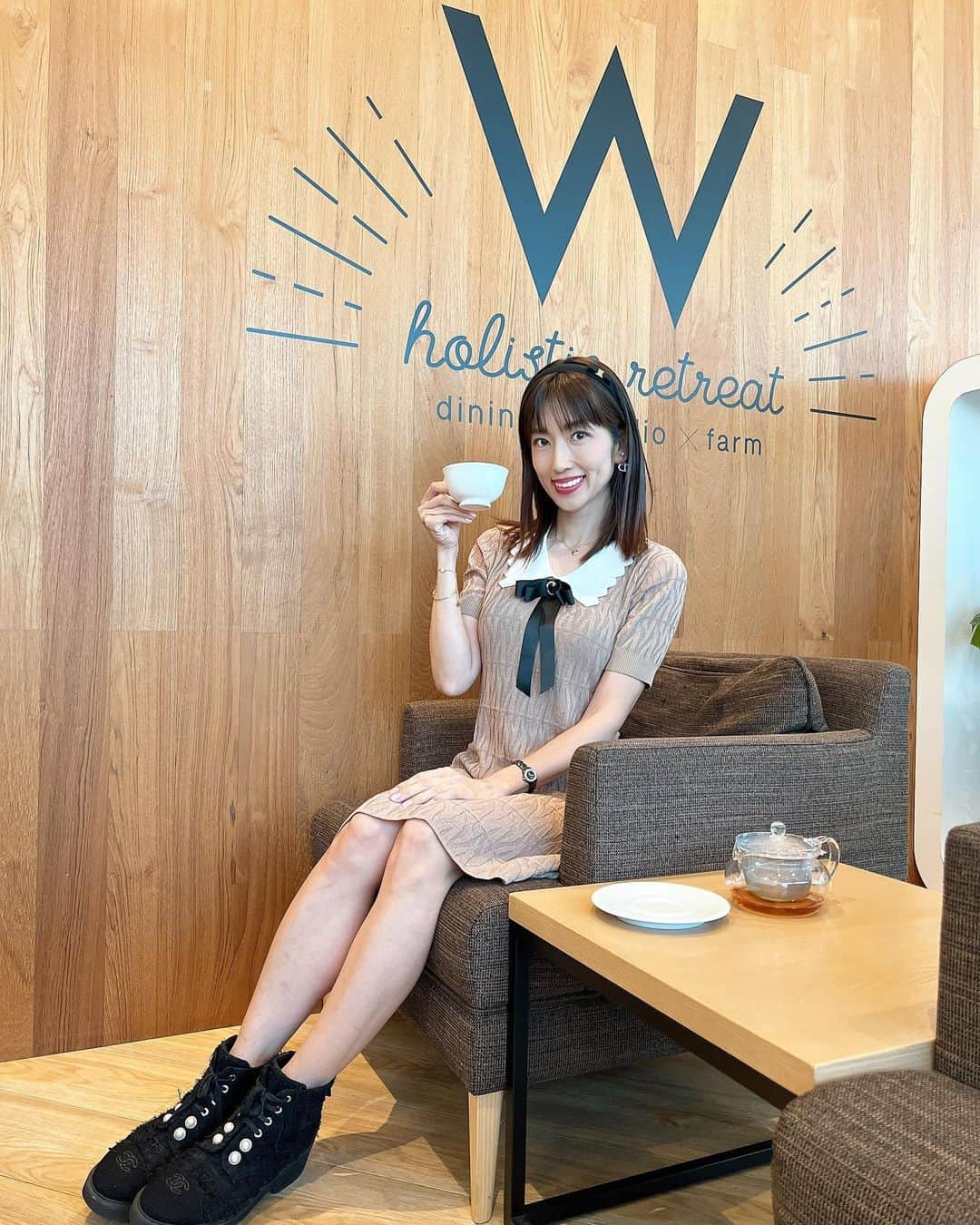 庄司ゆうこさんのインスタグラム写真 - (庄司ゆうこInstagram)「前からずっと行ってみたかった @w_clinic_ に行ってきました❣️ 大阪在住の友達とか周りに通ってる子が何人かいて大阪出張のときに行こうと思いつつなかなか行けなかったけどようやく行けた✨😍 ちょうどふくらはぎの張りが気になっていて、ボトックス打ってきました🤗 ちょっとチクってするくらいの痛みはあったけど先生の手際が良くて10分くらいで終わりました❗️✨ 1カ月後くらいにはほっそりしたふくらはぎになるみたいで楽しみだなぁ🤗 終わった後は、上にあるveganカフェでデトックスティーを頂き、ゆっくり寛げました❣️ 他にも美容のメニュー盛り沢山なので、関西に住んでる方で美容好きな方は是非行ってみてくださいね🥰 #wクリニック#心斎橋#大阪#美容クリニック#美容クリニック大阪#ボトックス#ふくらはぎ#ふくらはぎボトックス #ふくらはぎ痩せ #vegan#vegancafe」5月25日 13時45分 - yuko.shoji